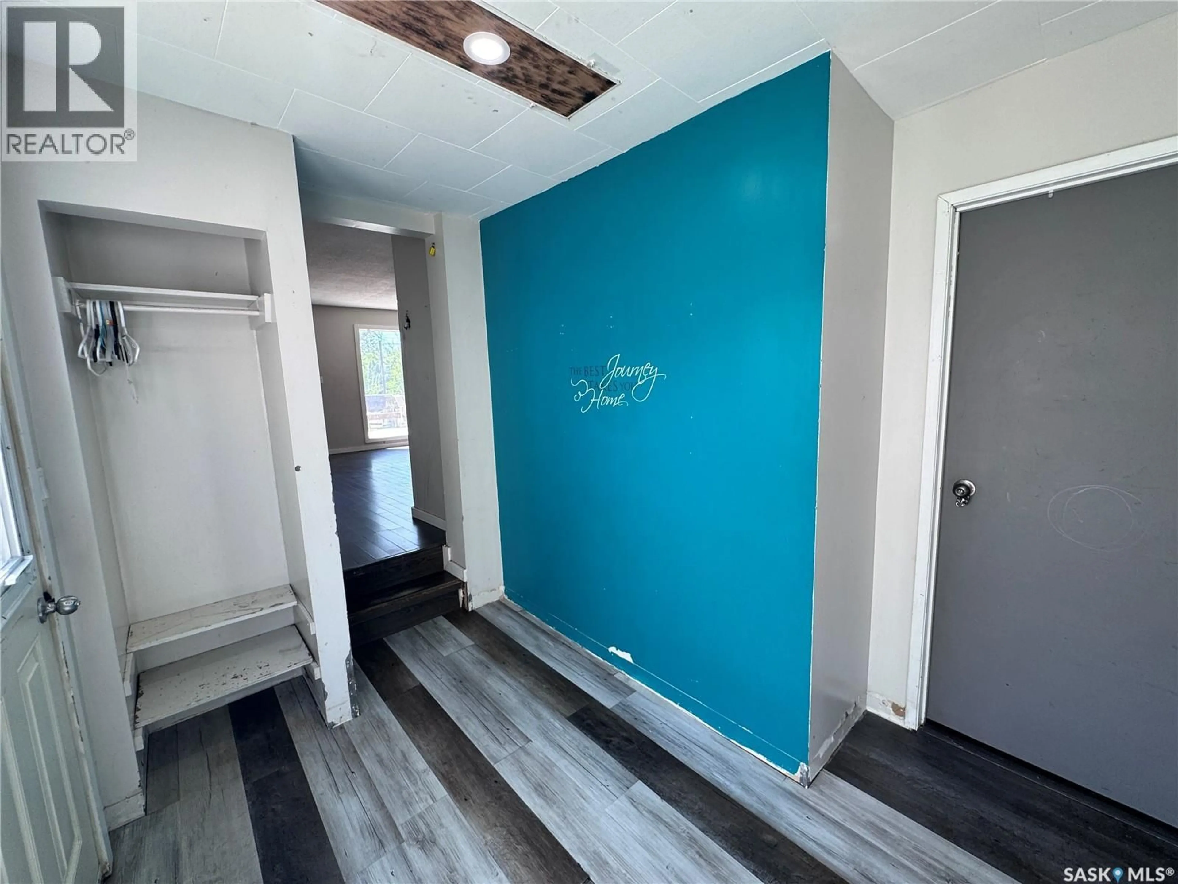 Indoor entryway for 408 4TH AVENUE, Biggar Saskatchewan S0K0M0