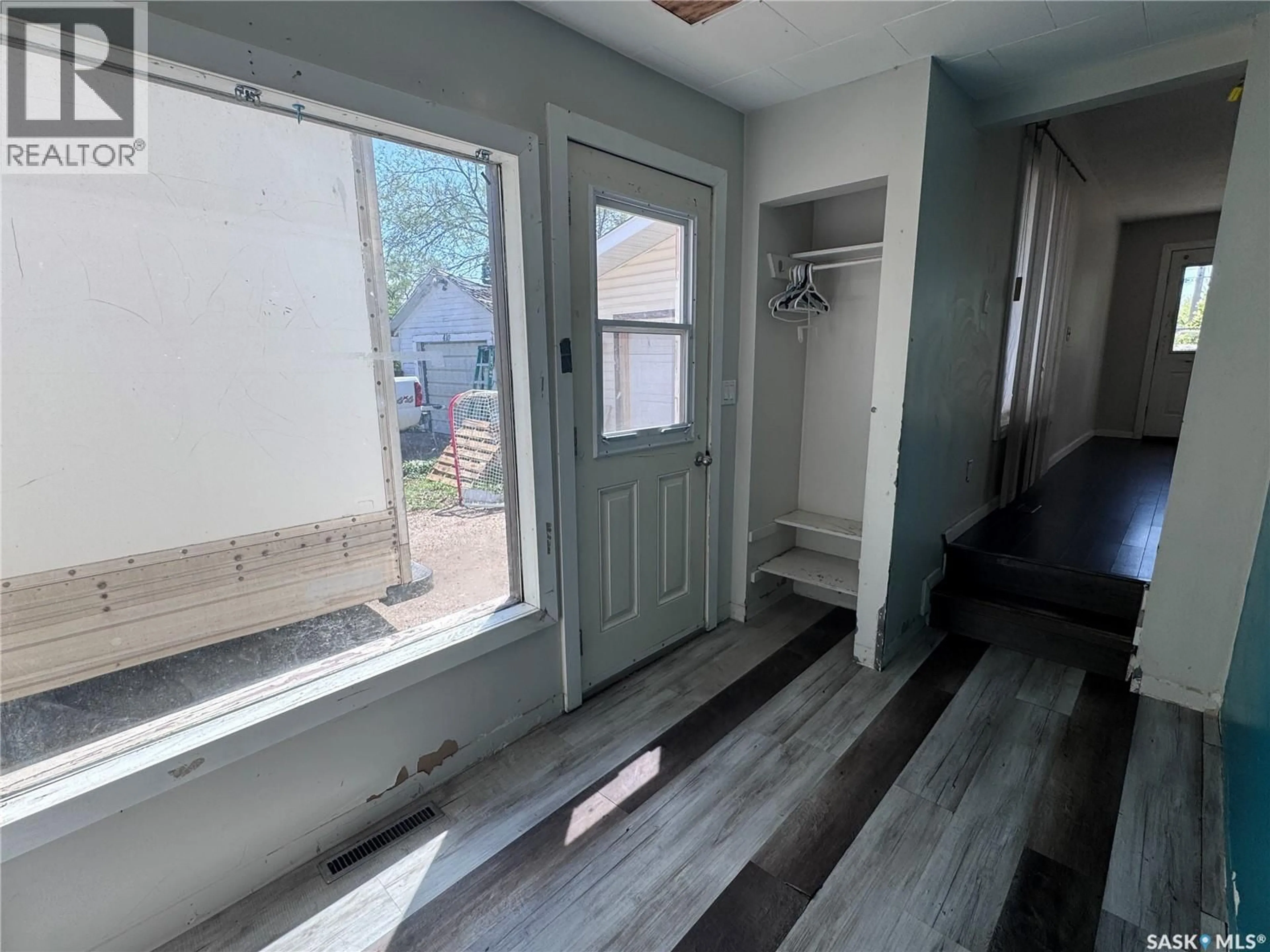 Indoor entryway for 408 4TH AVENUE, Biggar Saskatchewan S0K0M0