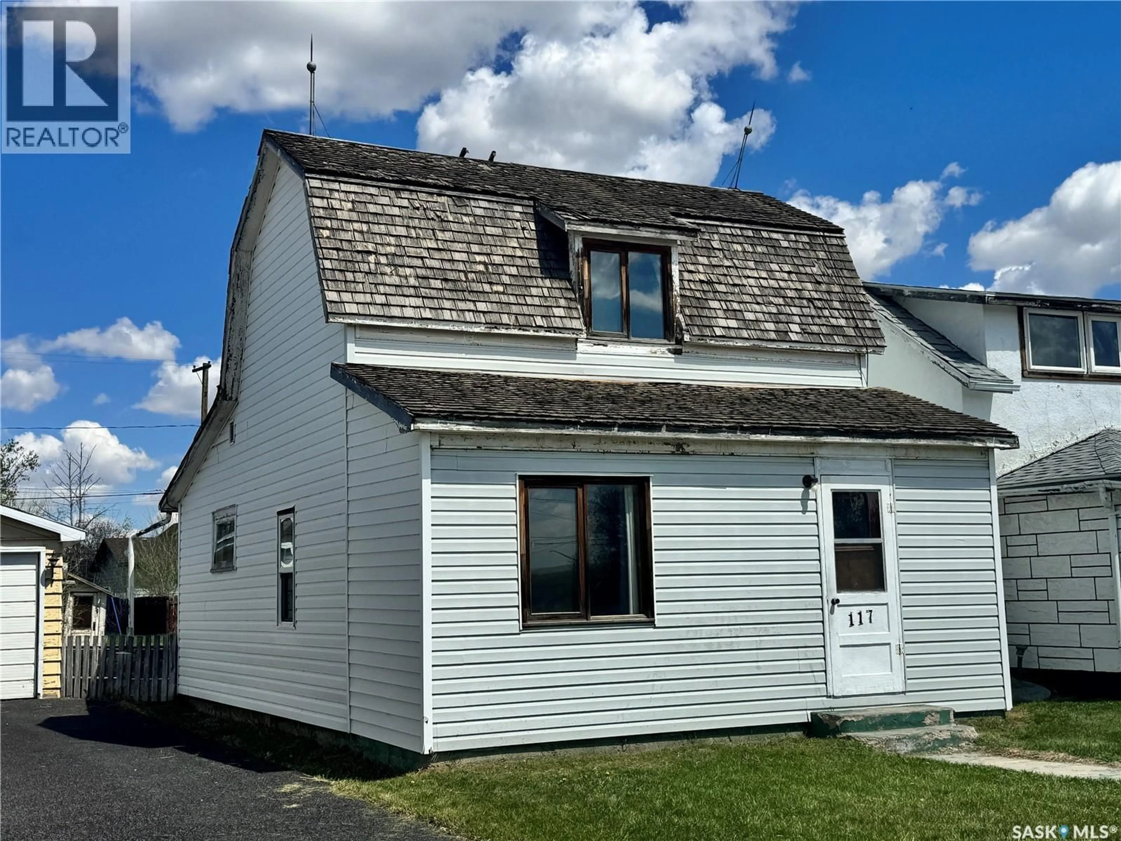 Home with vinyl exterior material, street for 117 2ND AVENUE, Biggar Saskatchewan S0K0M0