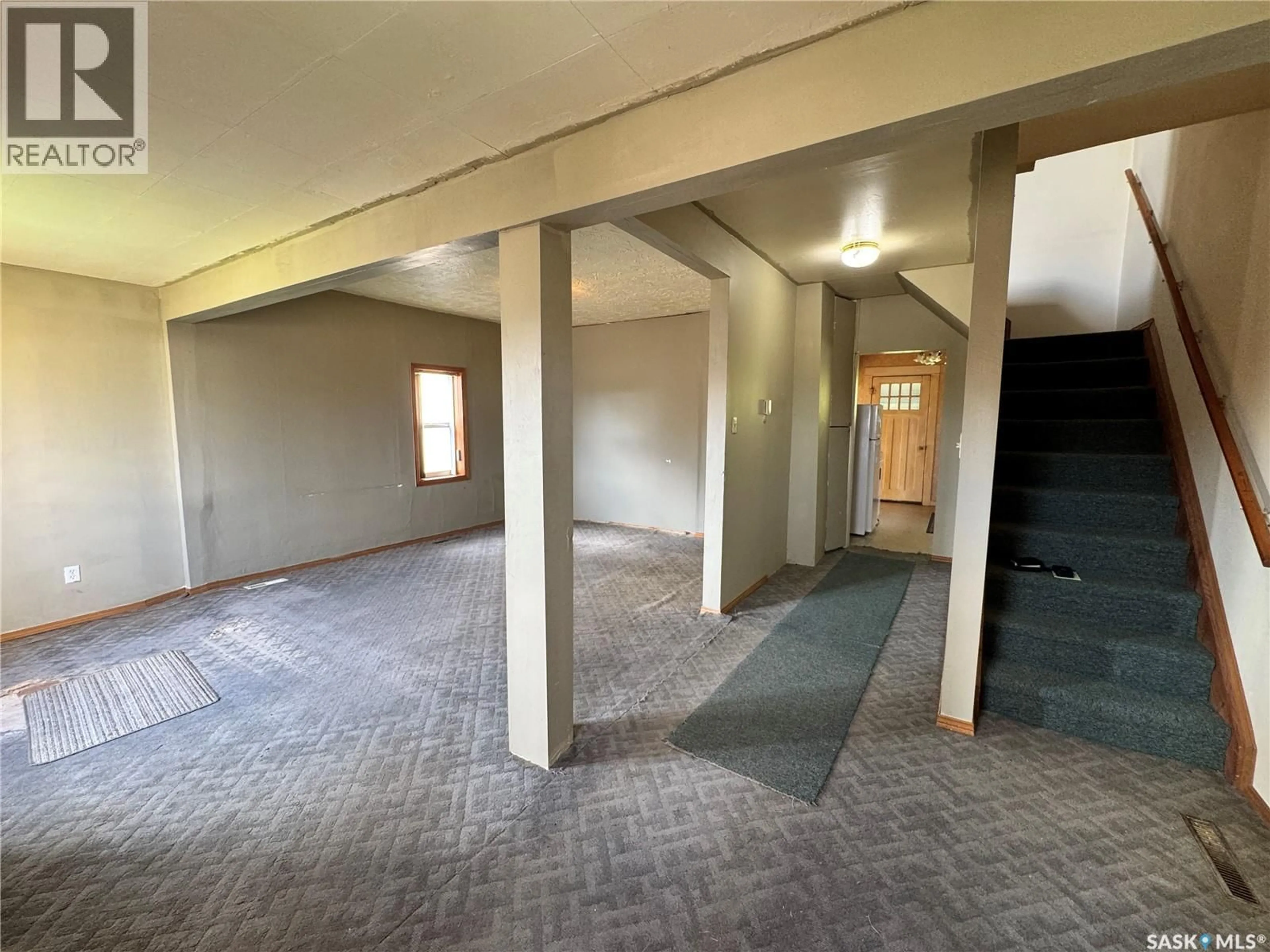 Indoor foyer for 117 2ND AVENUE, Biggar Saskatchewan S0K0M0