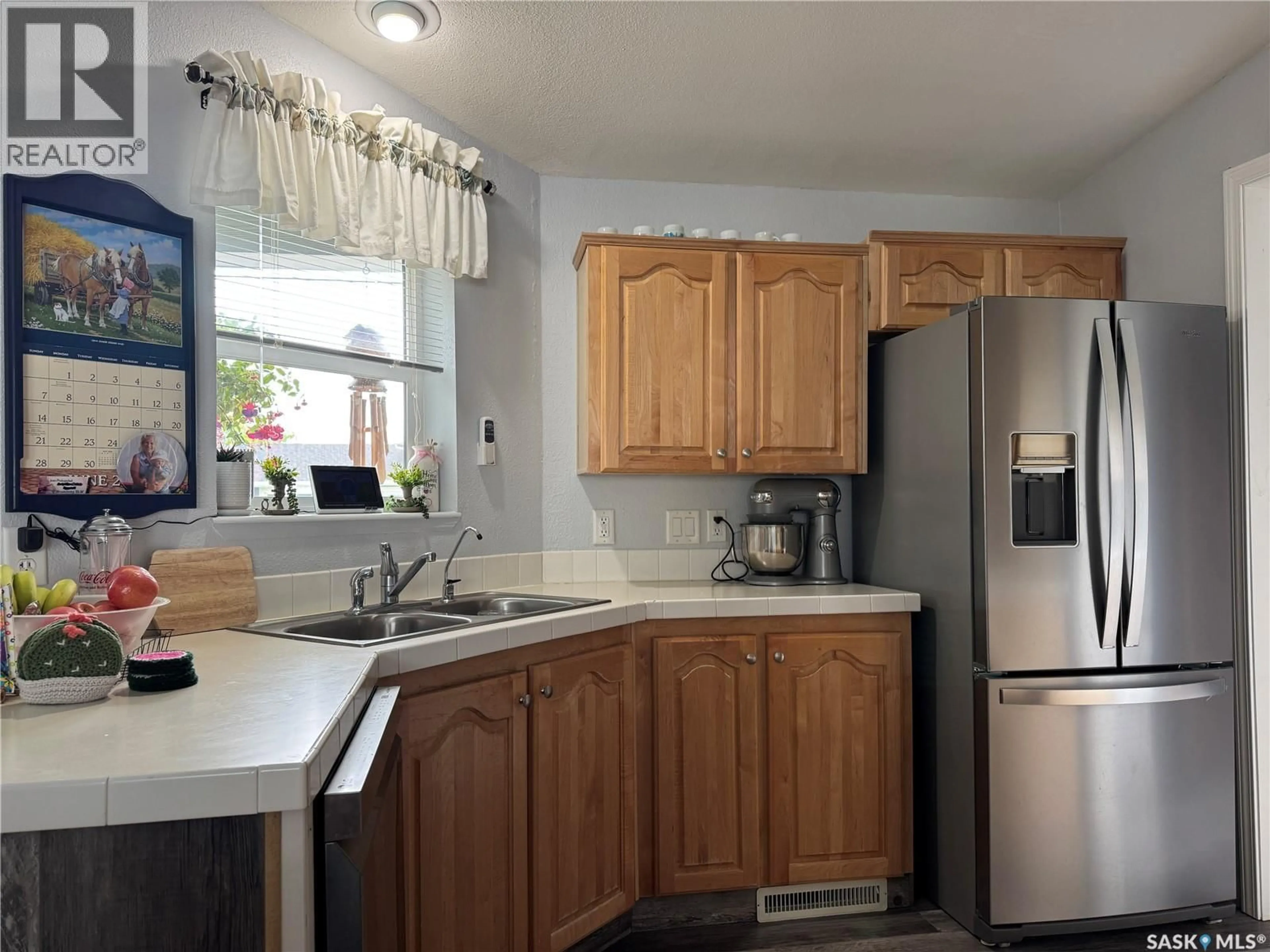 Standard kitchen, unknown for 301 TESKY CRESCENT, Wynyard Saskatchewan S0A4T0
