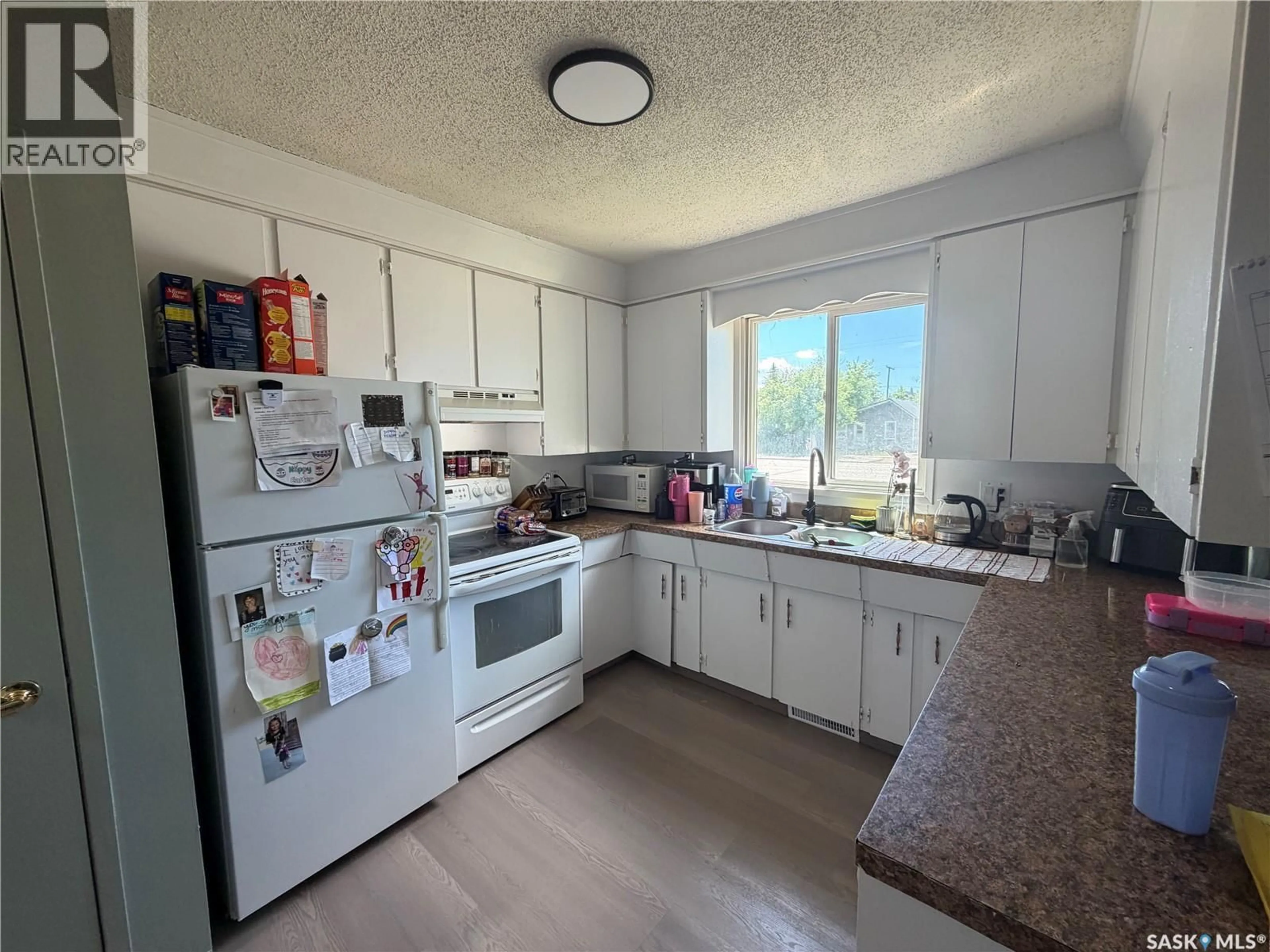 Standard kitchen, unknown for 625 4TH STREET, Estevan Saskatchewan S4A0V4