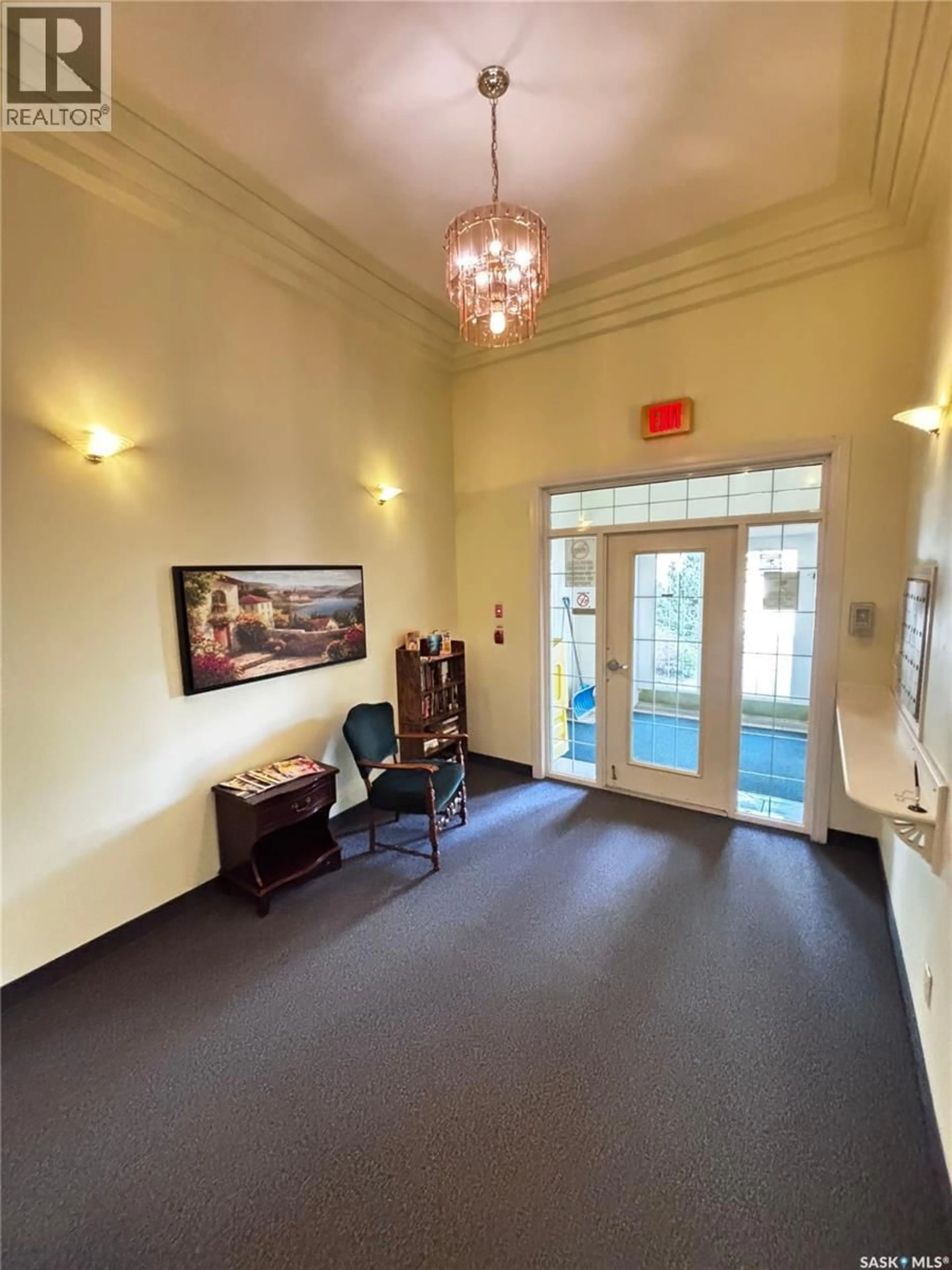 Indoor foyer for 102 - 1202 1ST AVENUE, Moose Jaw Saskatchewan S6H3N6