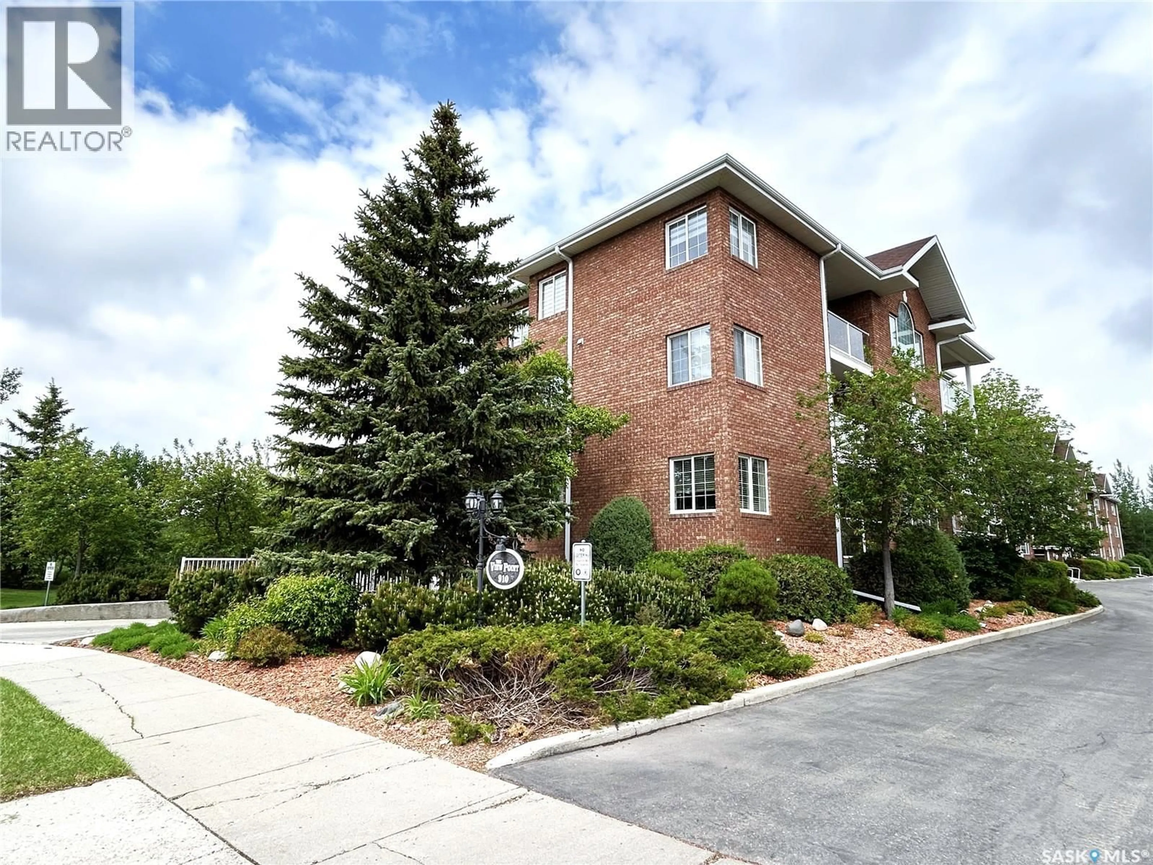 Home with brick exterior material, building for 105 - 910 HERITAGE VIEW, Saskatoon Saskatchewan S7H5S4