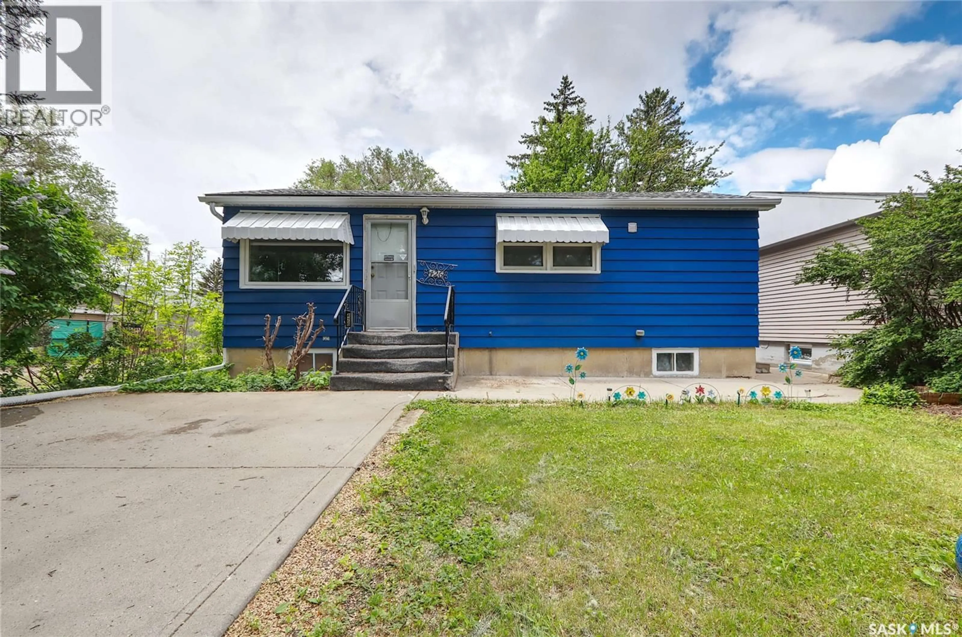 Home with vinyl exterior material, street for 426 ROBINSON STREET, Regina Saskatchewan S4R3R4