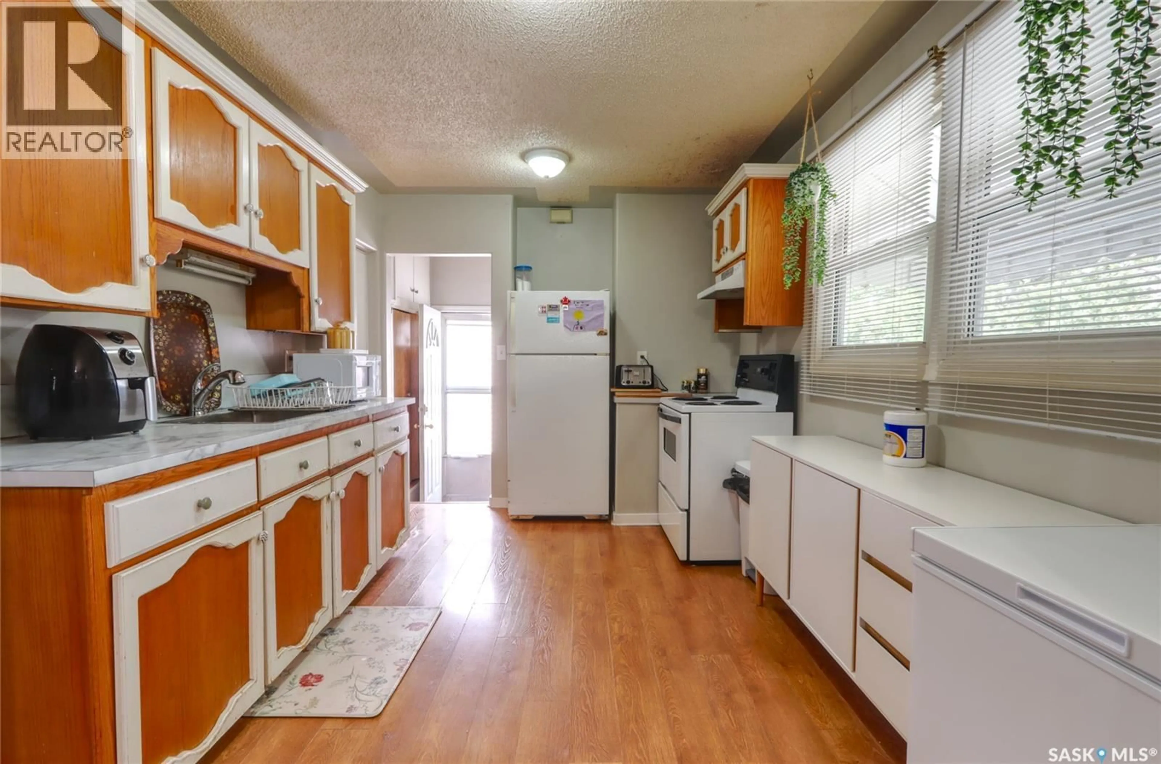 Standard kitchen, unknown for 426 ROBINSON STREET, Regina Saskatchewan S4R3R4