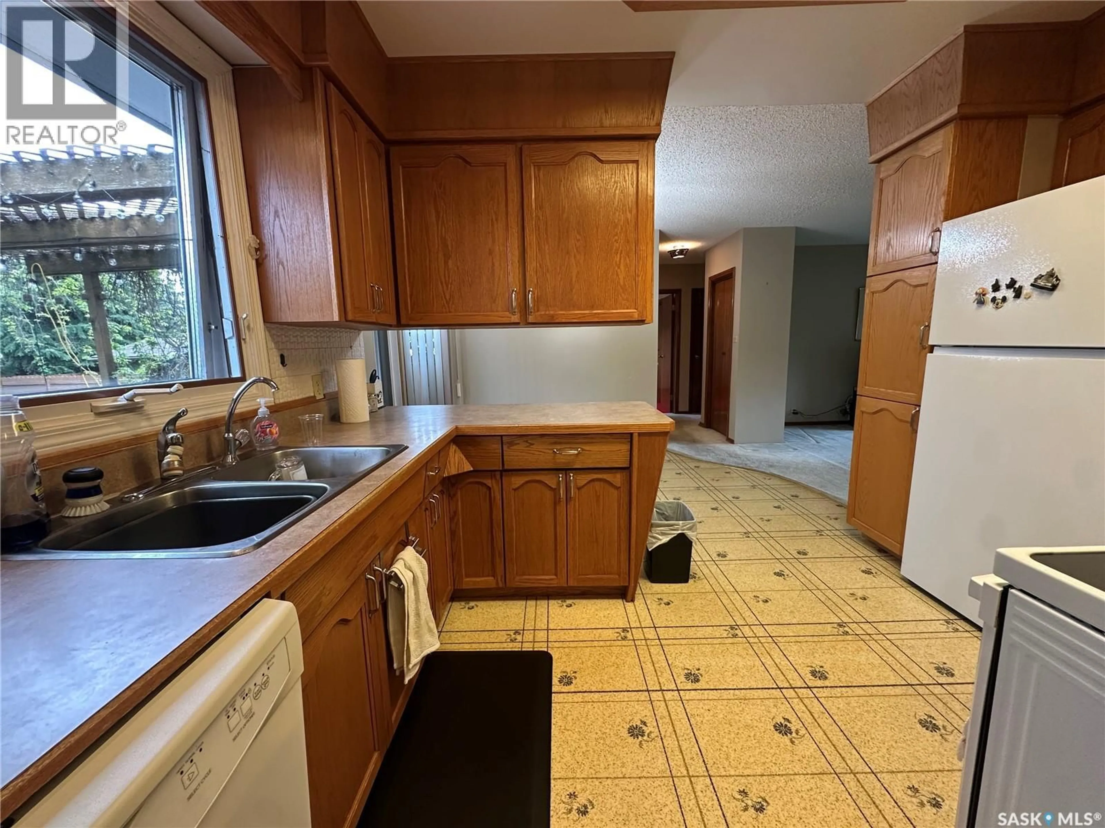 Standard kitchen, ceramic/tile floor for 168 SHEVCHENKO CRESCENT, Canora Saskatchewan S0A0L0