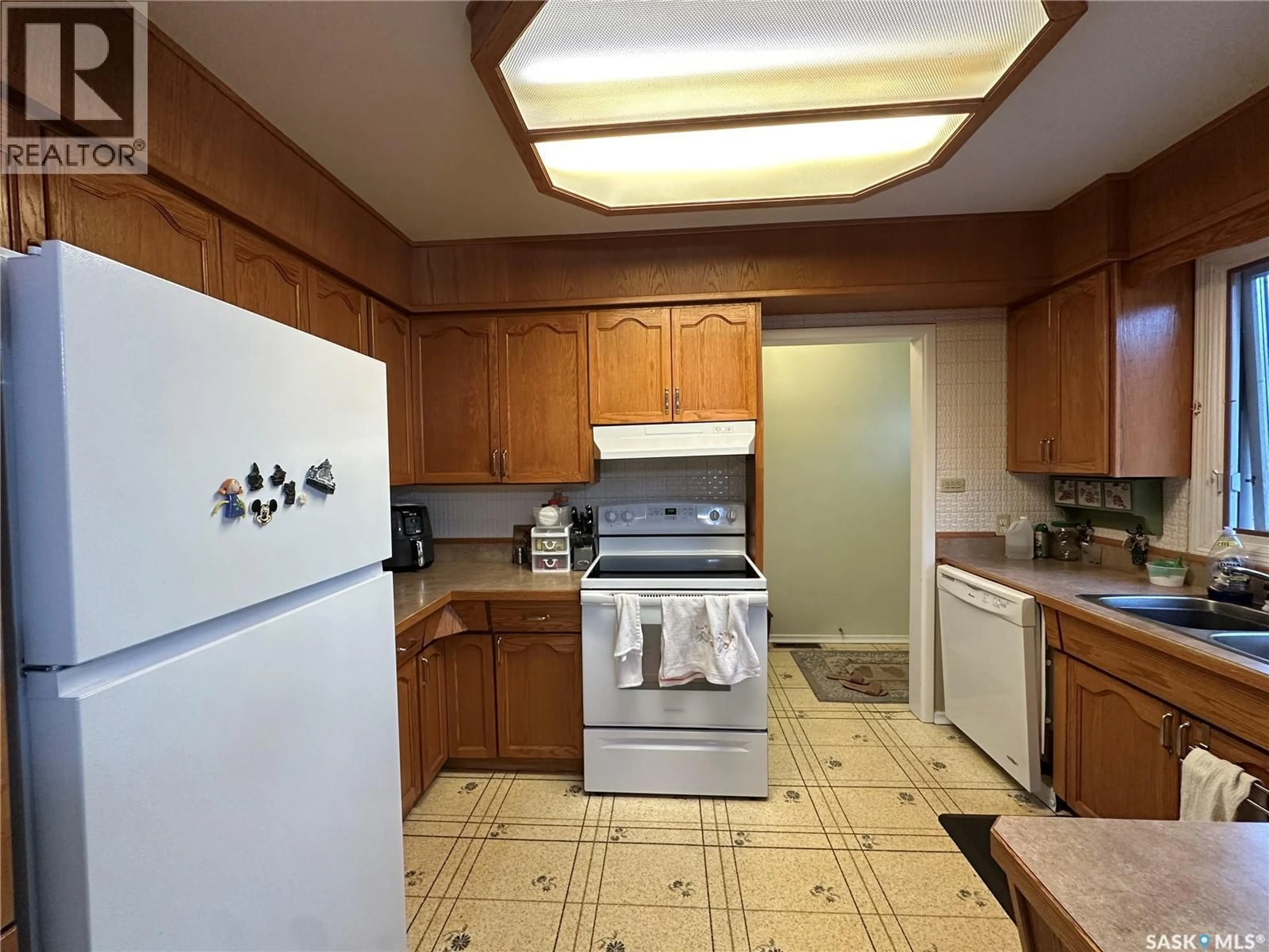 Standard kitchen, unknown for 168 SHEVCHENKO CRESCENT, Canora Saskatchewan S0A0L0