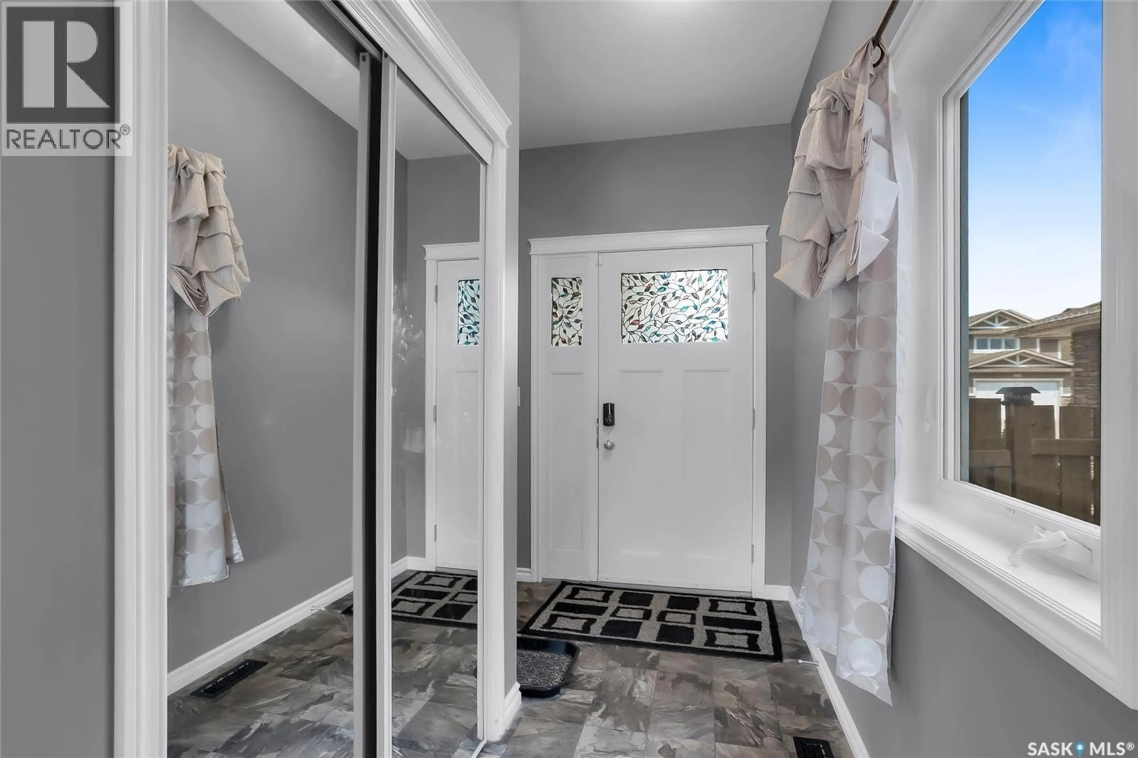 Indoor entryway for 222 PRINGLE LANE, Saskatoon Saskatchewan S7T0S3