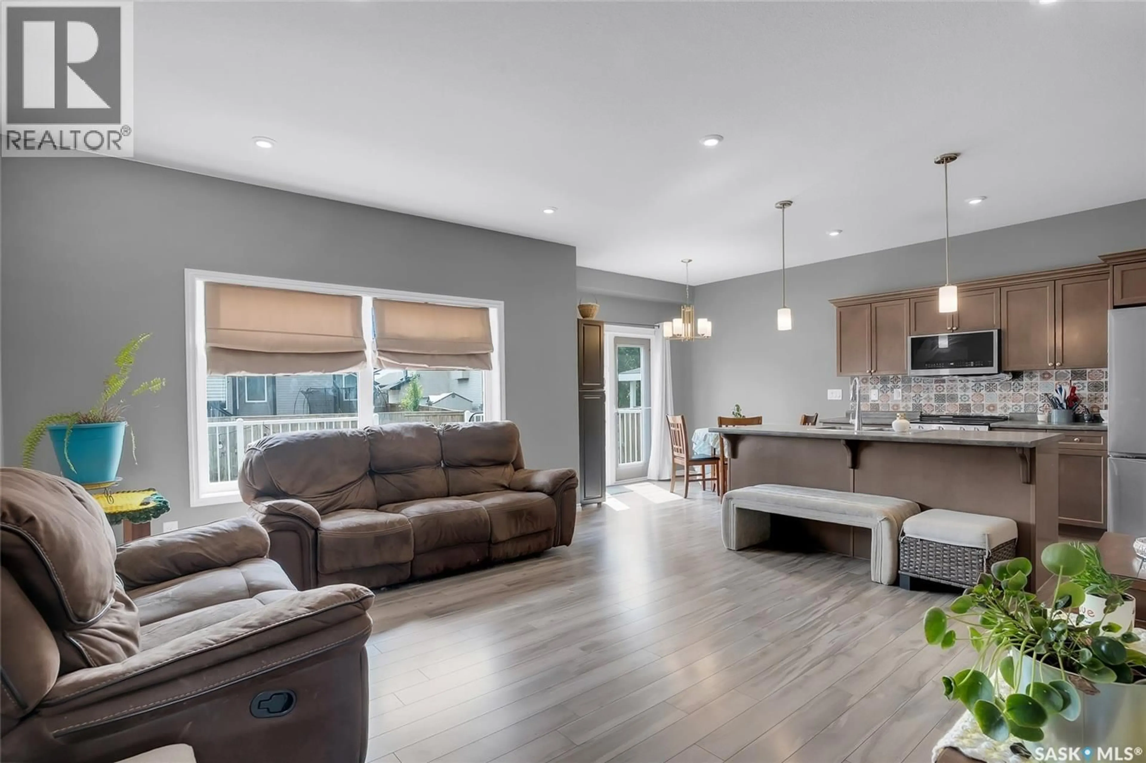 Open concept kitchen, unknown for 222 PRINGLE LANE, Saskatoon Saskatchewan S7T0S3