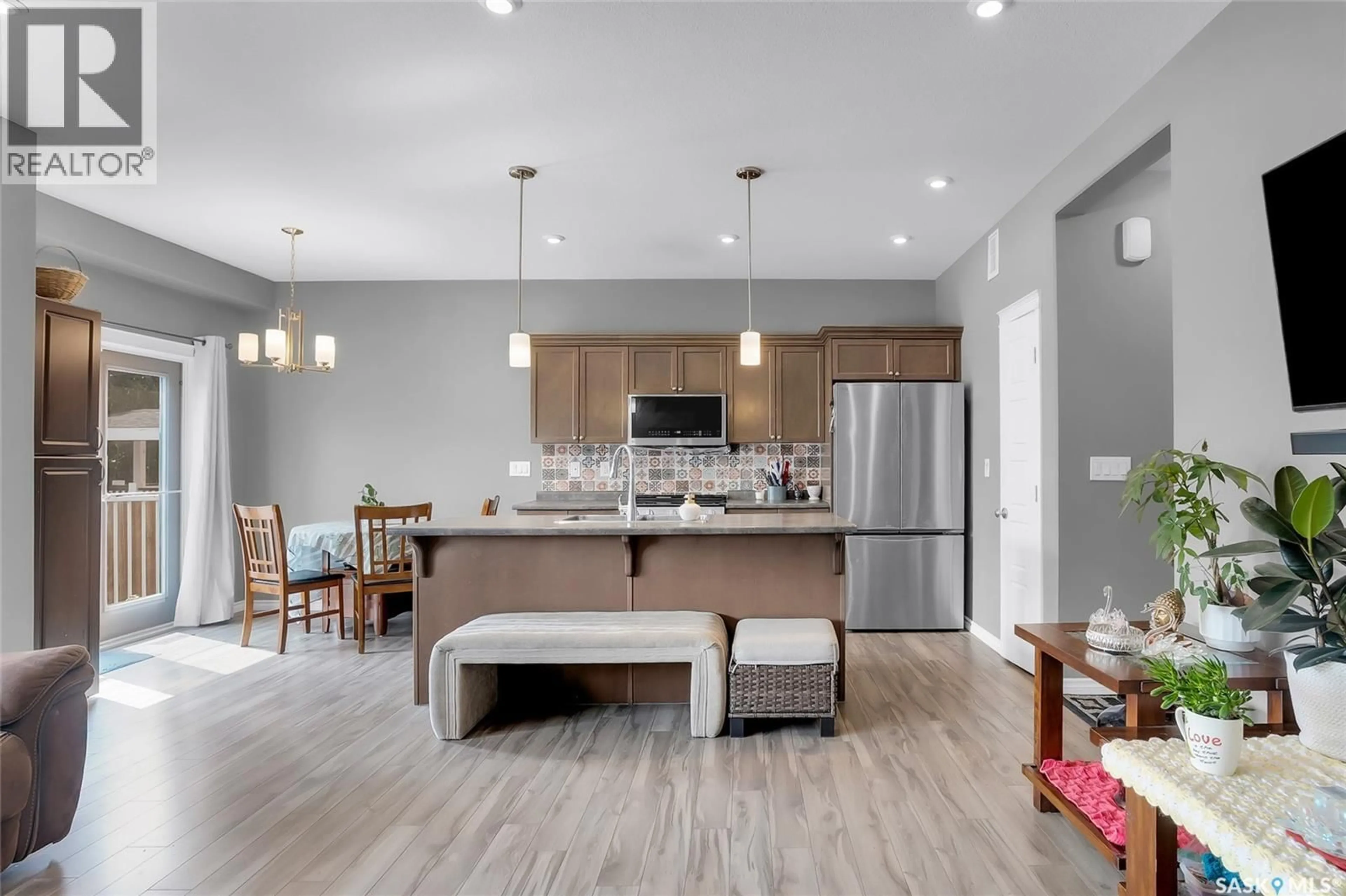 Open concept kitchen, unknown for 222 PRINGLE LANE, Saskatoon Saskatchewan S7T0S3
