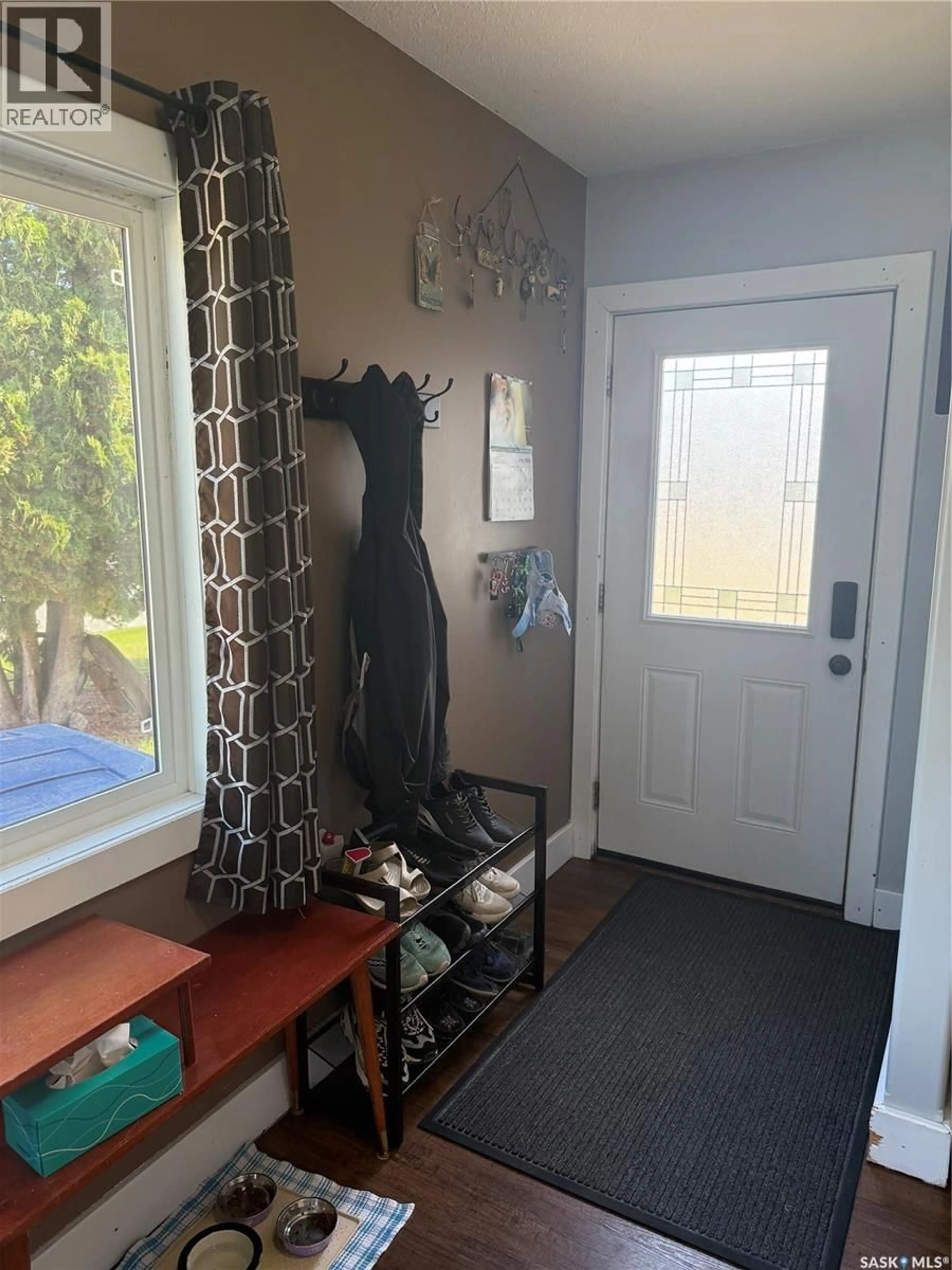 Indoor entryway for 300 8TH AVENUE, Nipawin Saskatchewan S0E1E0