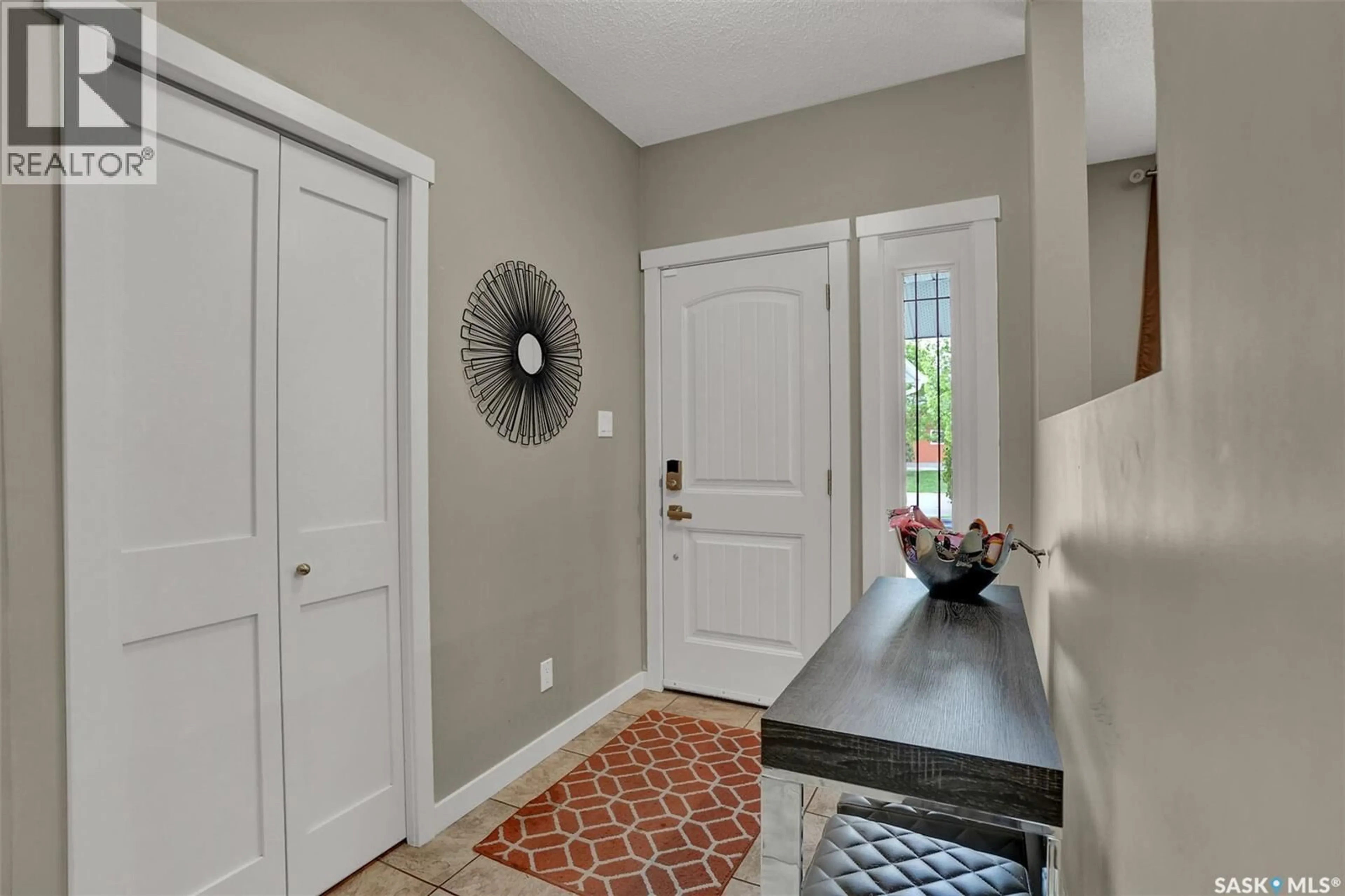 Indoor entryway for E - 3402 PHANEUF CRESCENT, Regina Saskatchewan S4V1V4