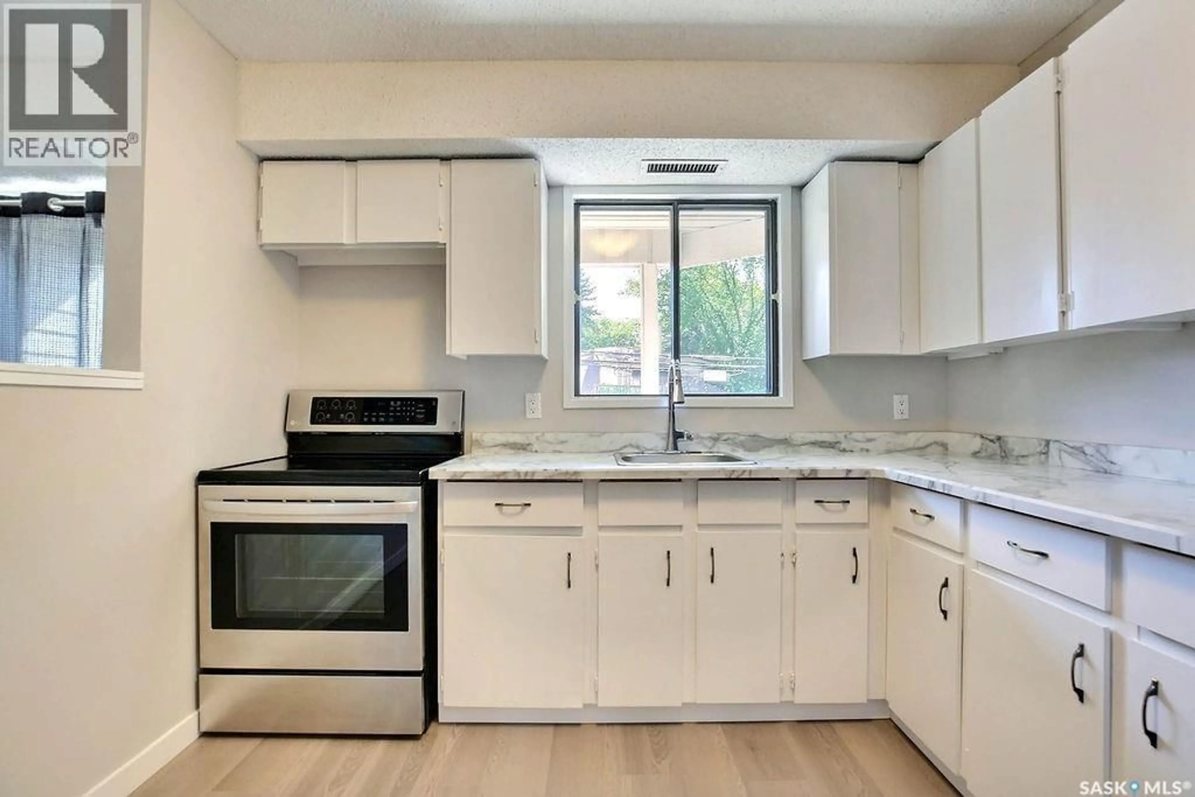 Standard kitchen, unknown for 2315 - 118 MCINTYRE STREET, Regina Saskatchewan S4P3Y8