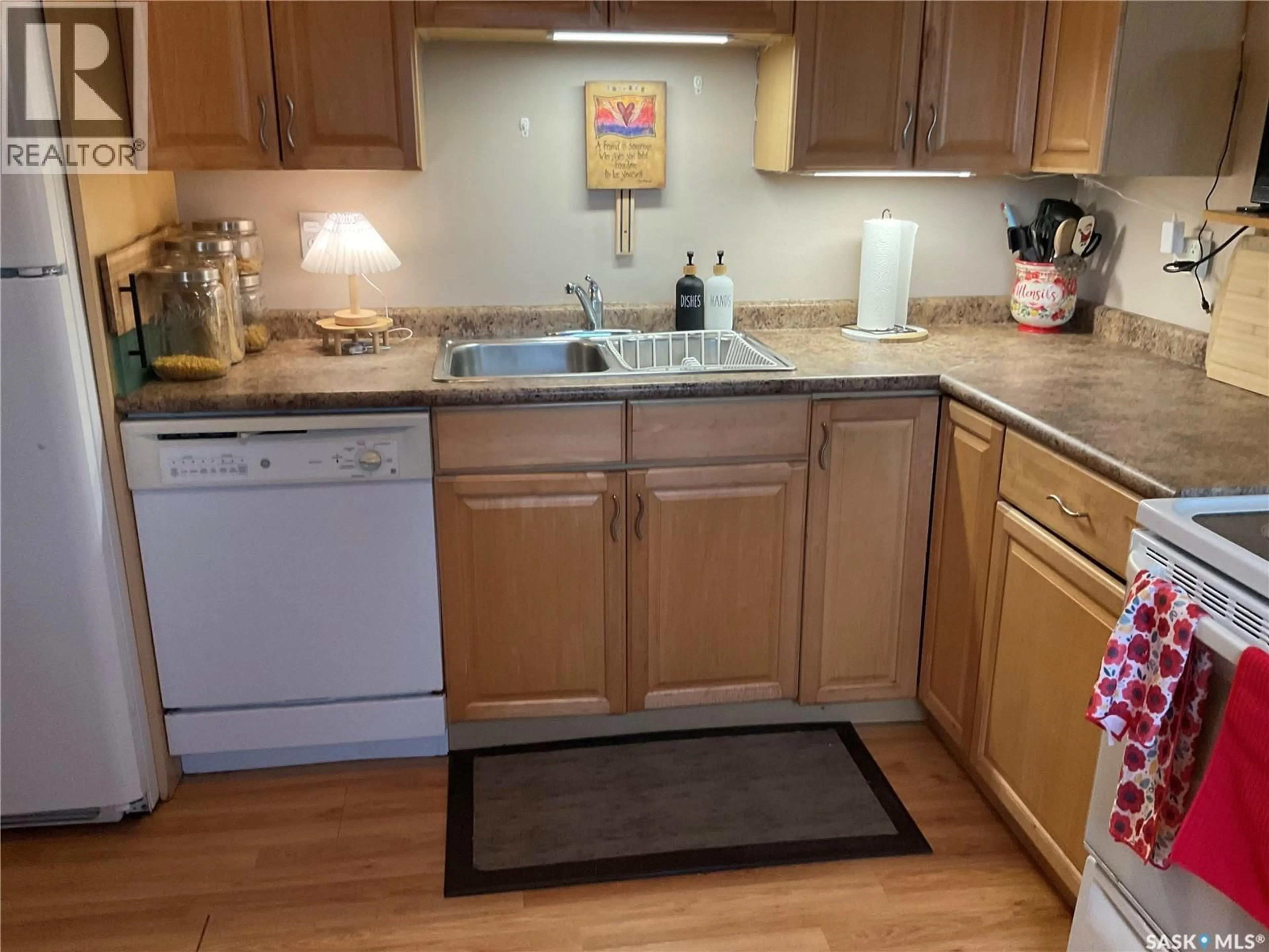 Standard kitchen, unknown for 302 DUNLOP STREET, Saskatoon Saskatchewan S7N2P7
