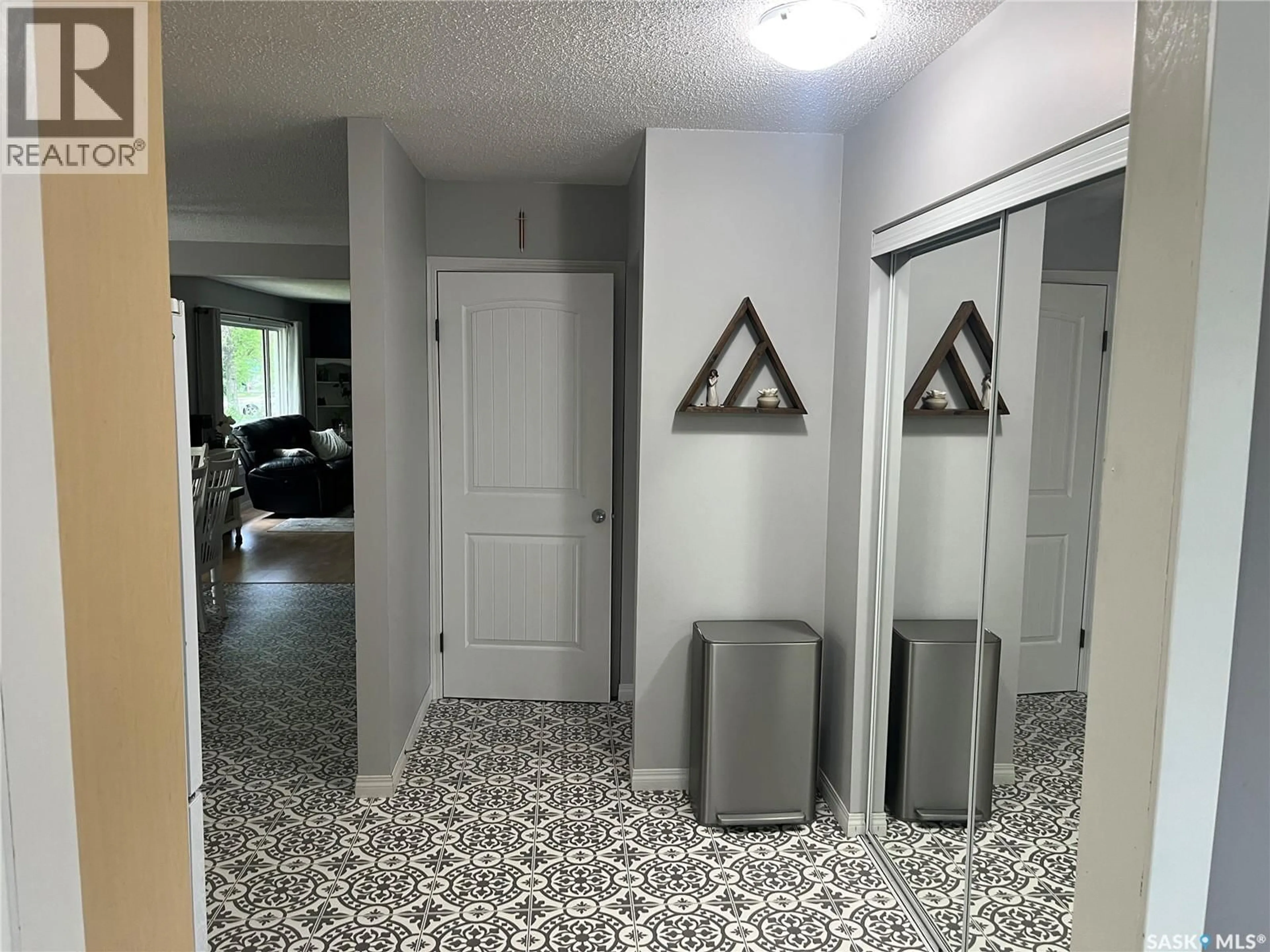 Indoor entryway for 61 2ND STREET, Wadena Saskatchewan S0A4J0