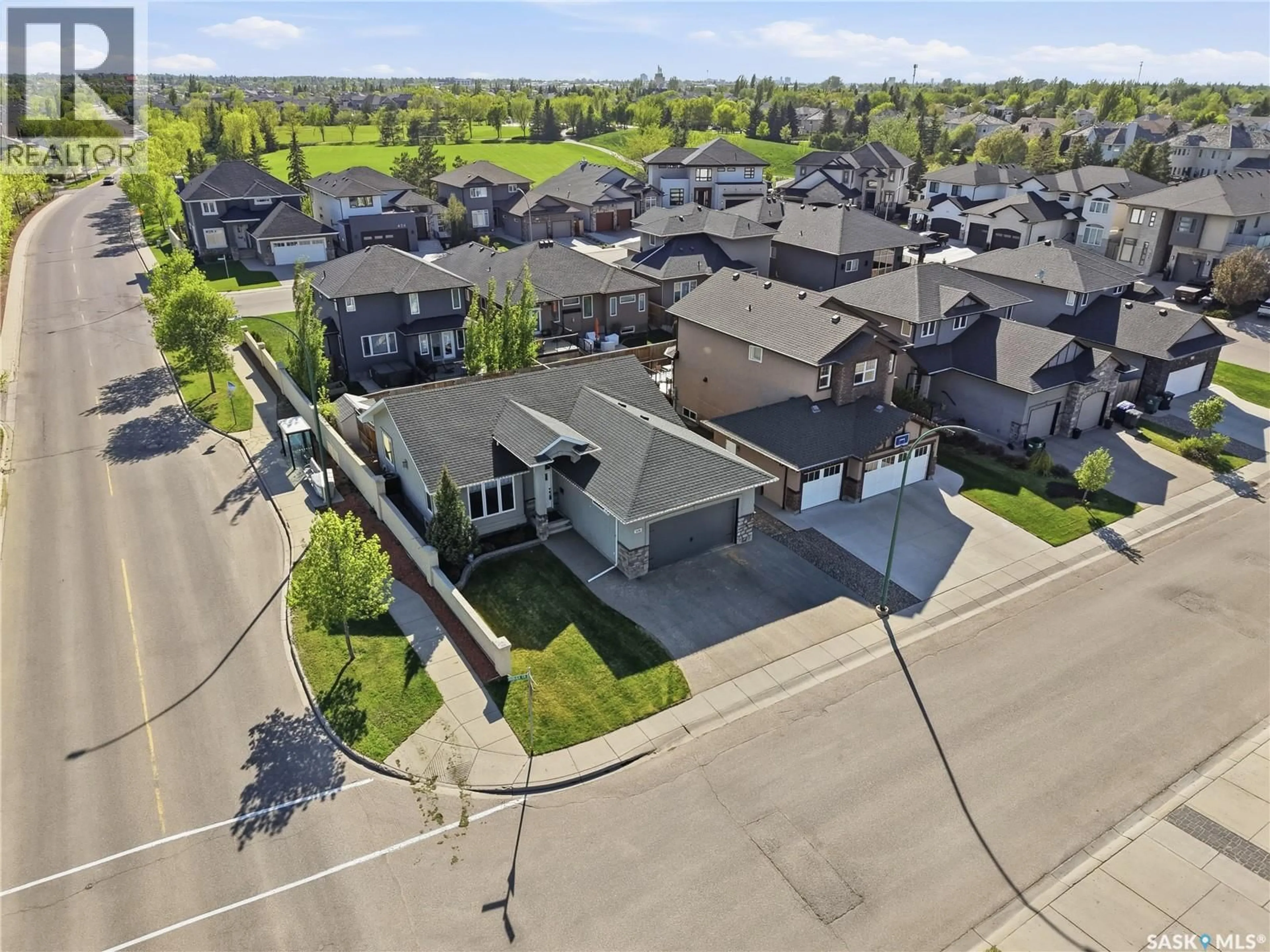 A pic from outside/outdoor area/front of a property/back of a property/a pic from drone, street for 326 HORLICK CRESCENT, Saskatoon Saskatchewan S7N4R5