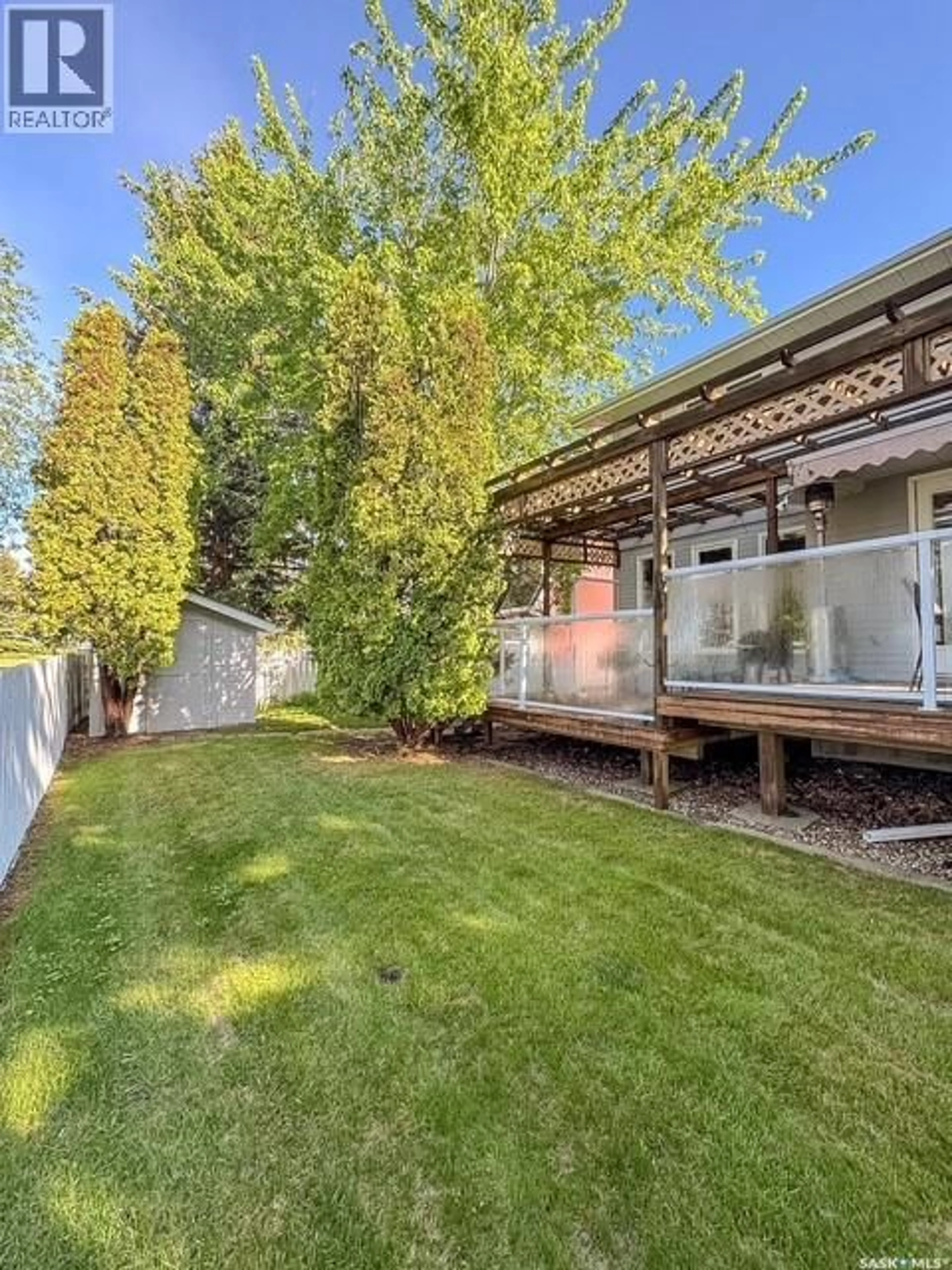 Patio, street for 418 CURRY CRESCENT, Swift Current Saskatchewan S9H4X4
