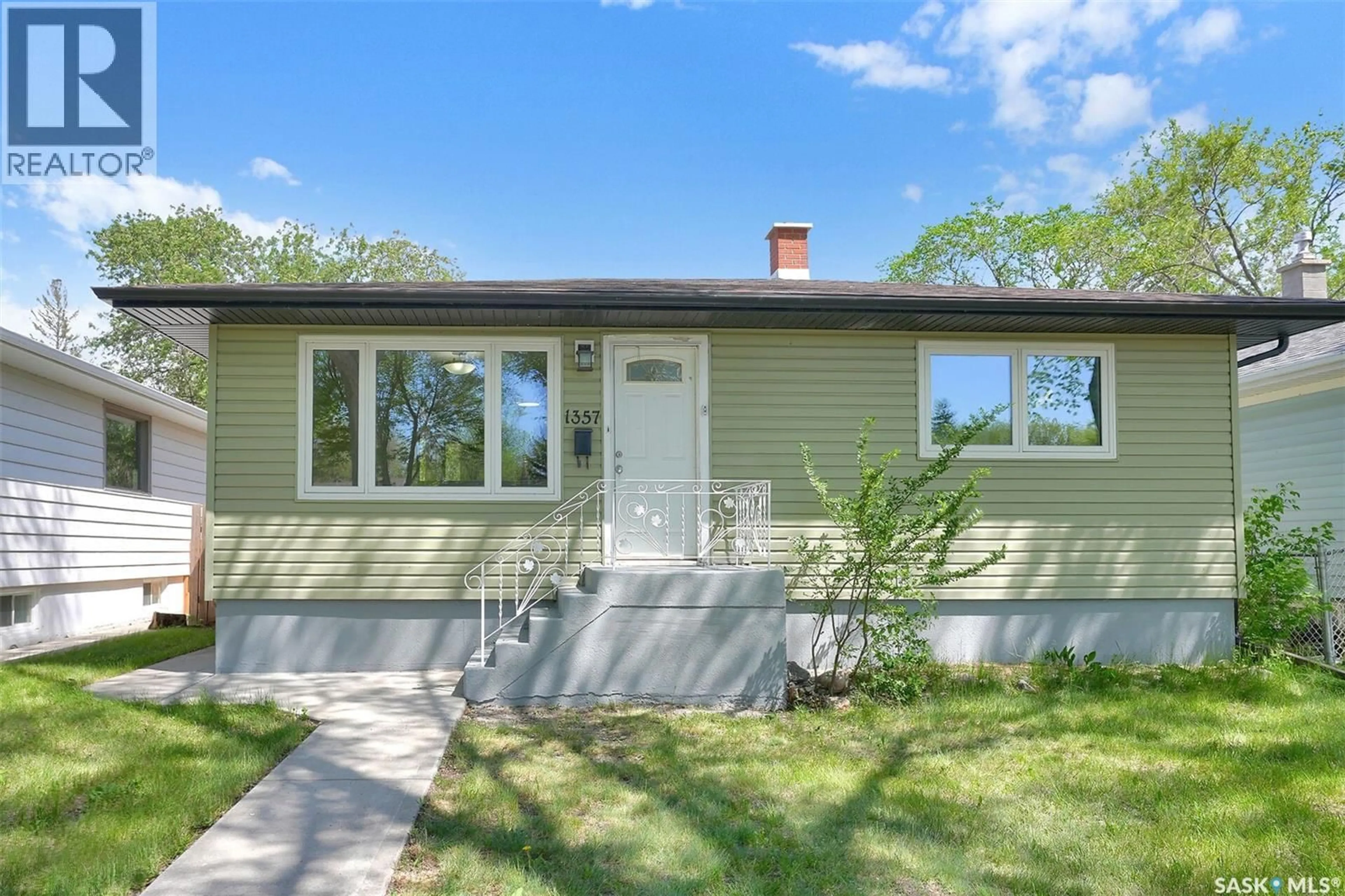 Home with vinyl exterior material, street for 1357 ABERDEEN STREET, Regina Saskatchewan S4T5K3