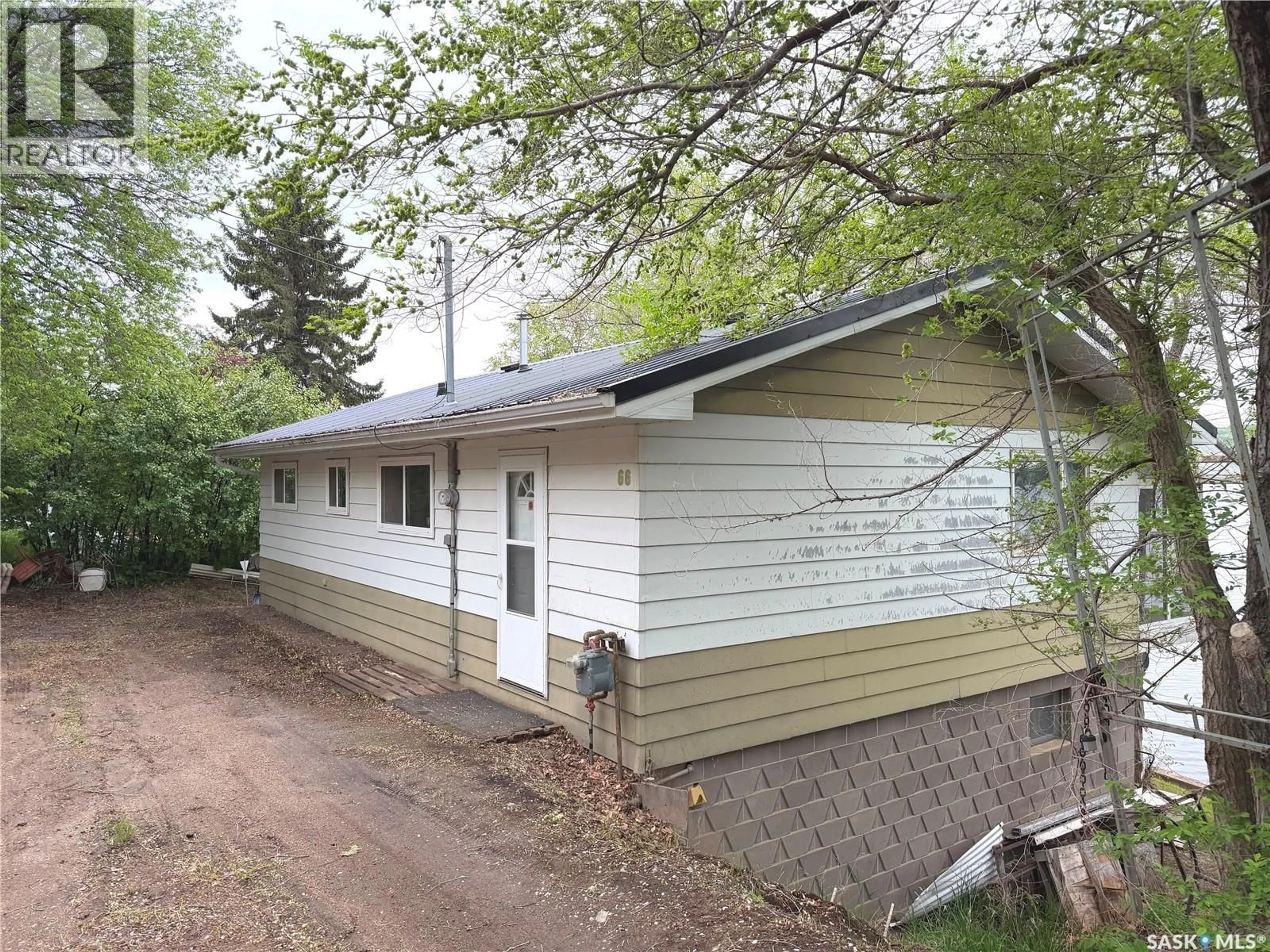 Home with vinyl exterior material, unknown for 66 PASQUA LAKE ROAD, Fort Qu'Appelle Saskatchewan S0G1S0