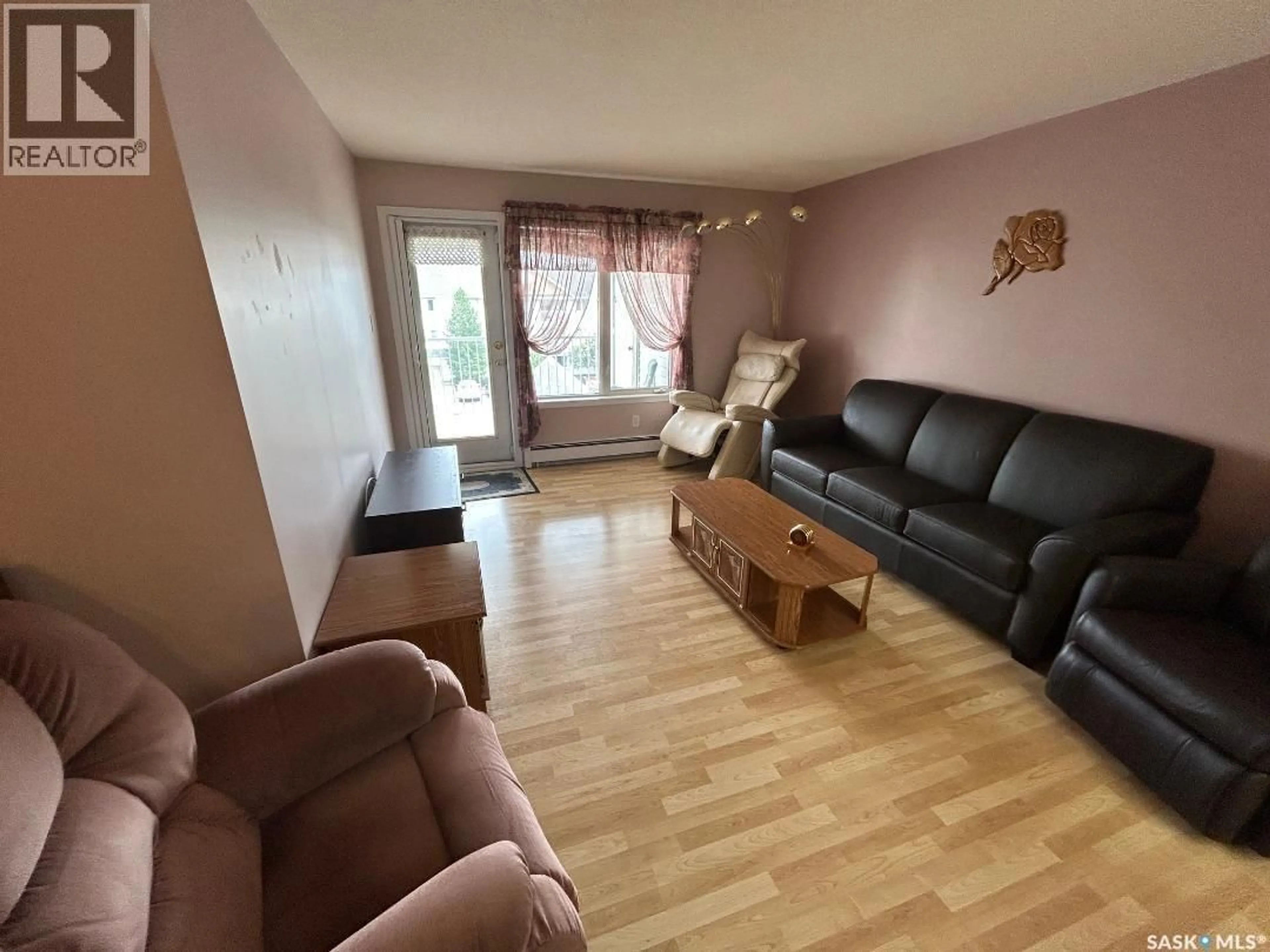 Living room with furniture, unknown for 303 - 305 PINEHOUSE DRIVE, Saskatoon Saskatchewan S7K7Z4