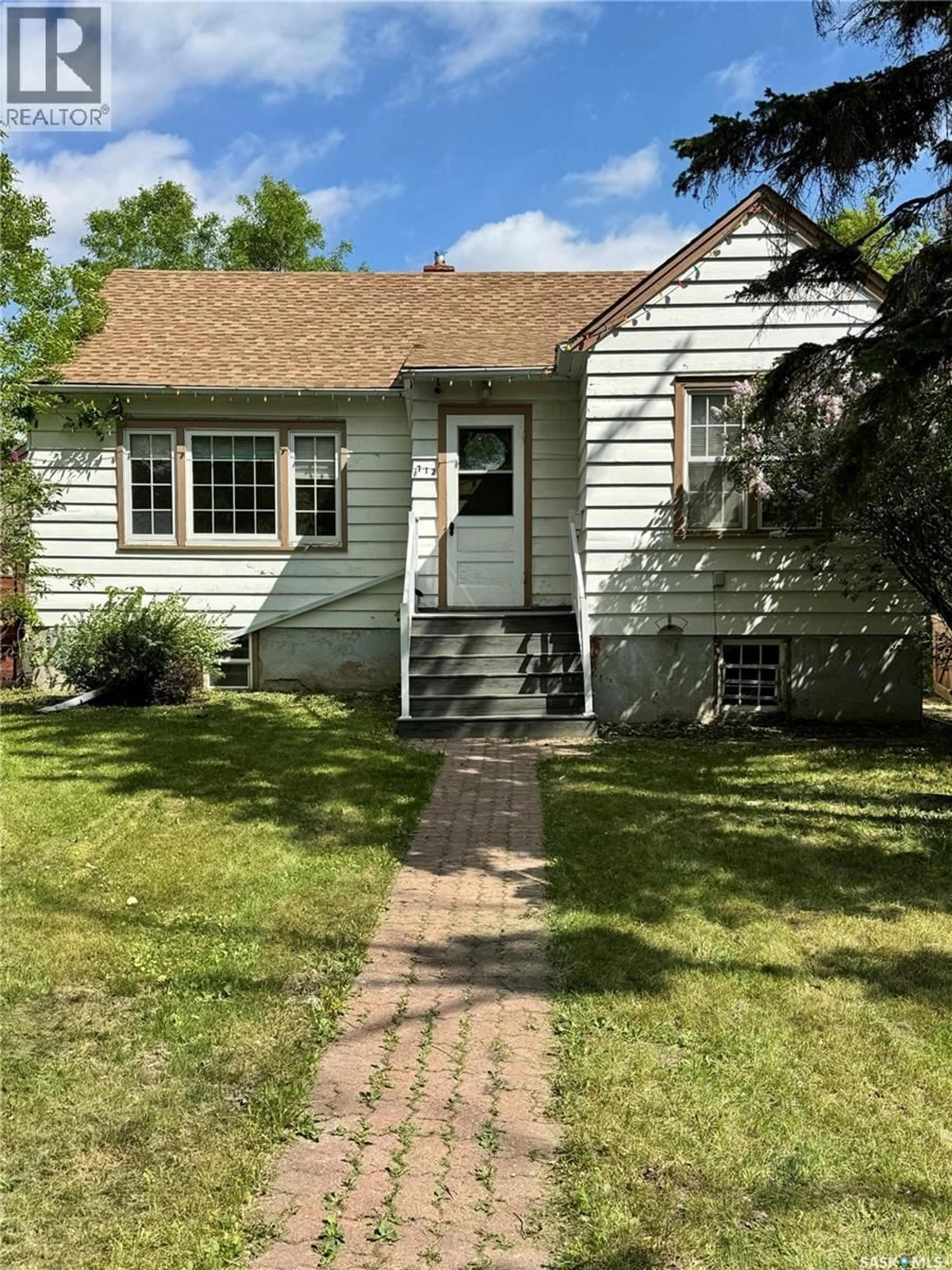 Home with vinyl exterior material, street for 712 BROADWAY AVENUE, Regina Saskatchewan S4N1C3