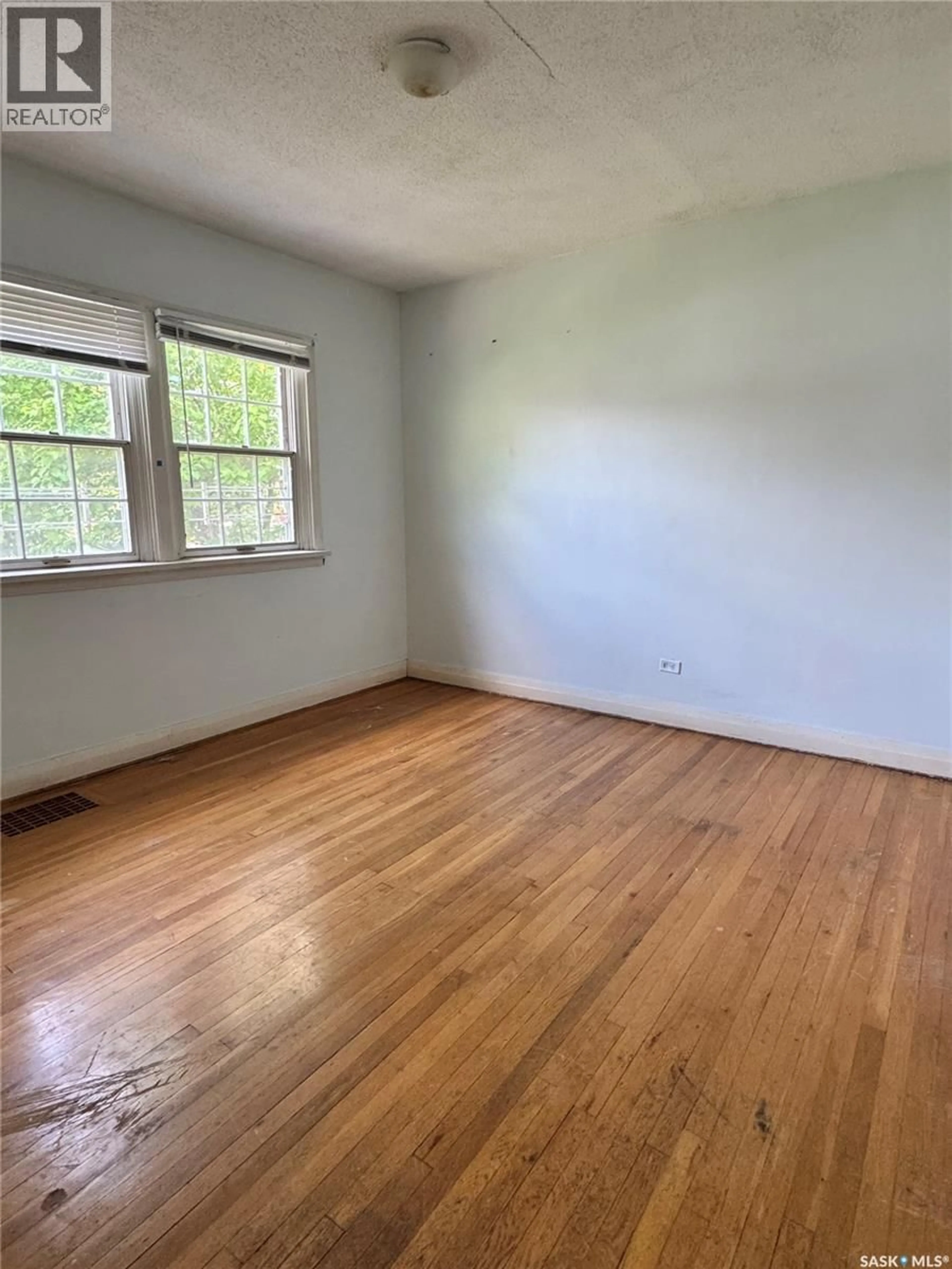 A pic of a room for 712 BROADWAY AVENUE, Regina Saskatchewan S4N1C3