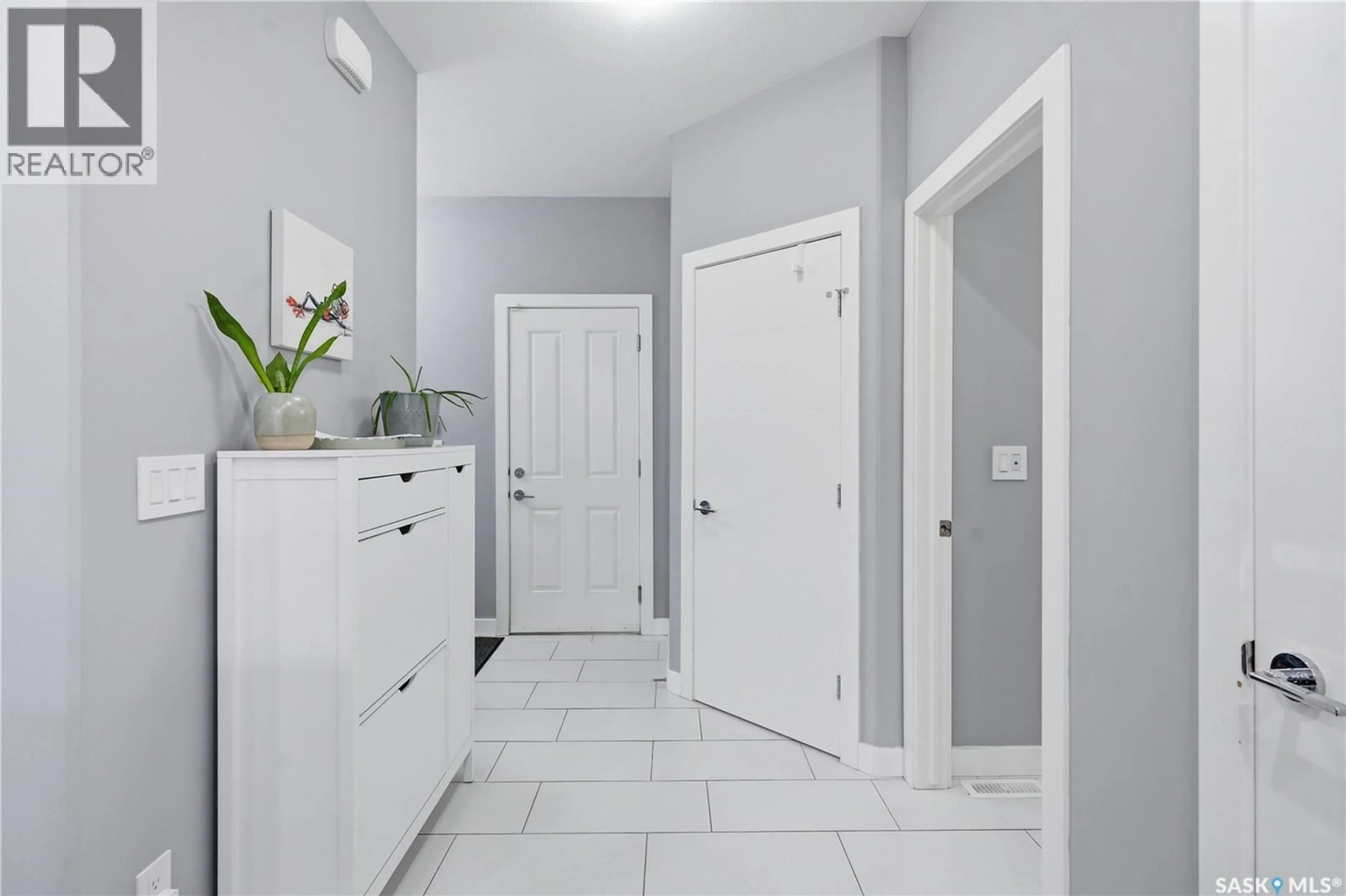Indoor entryway for 932 ROCK HILL LANE, Martensville Saskatchewan S0K2T1
