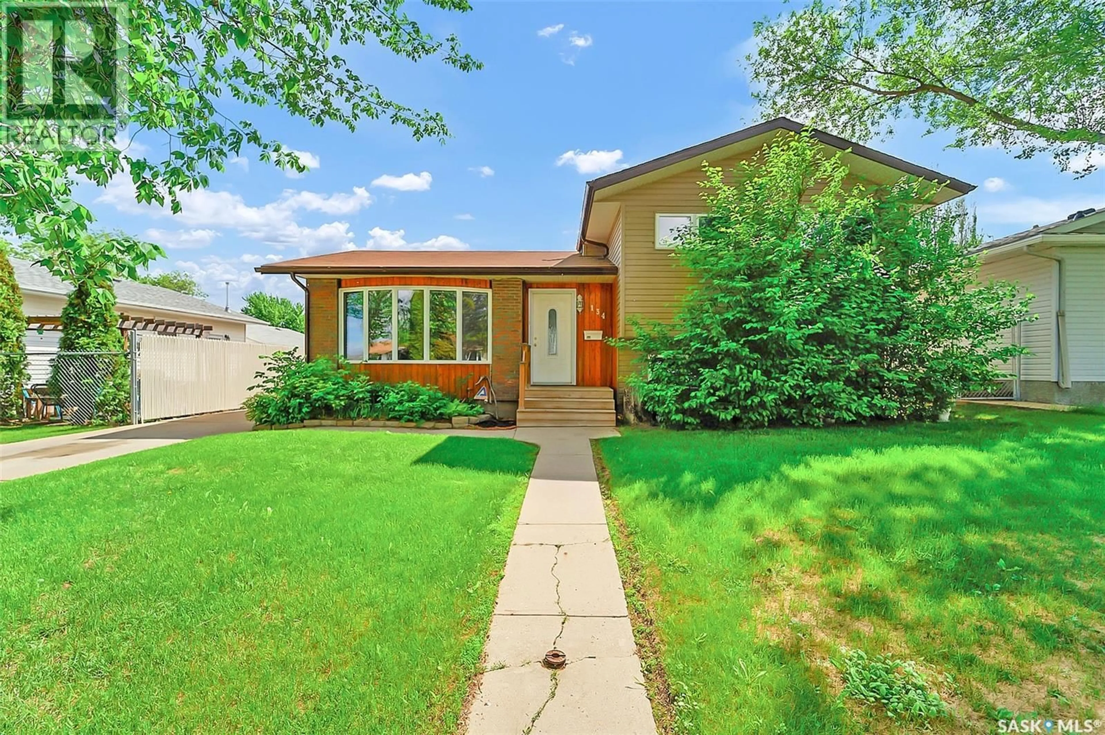 Unknown for 134 DEVONSHIRE CRESCENT, Saskatoon Saskatchewan S7L5V7