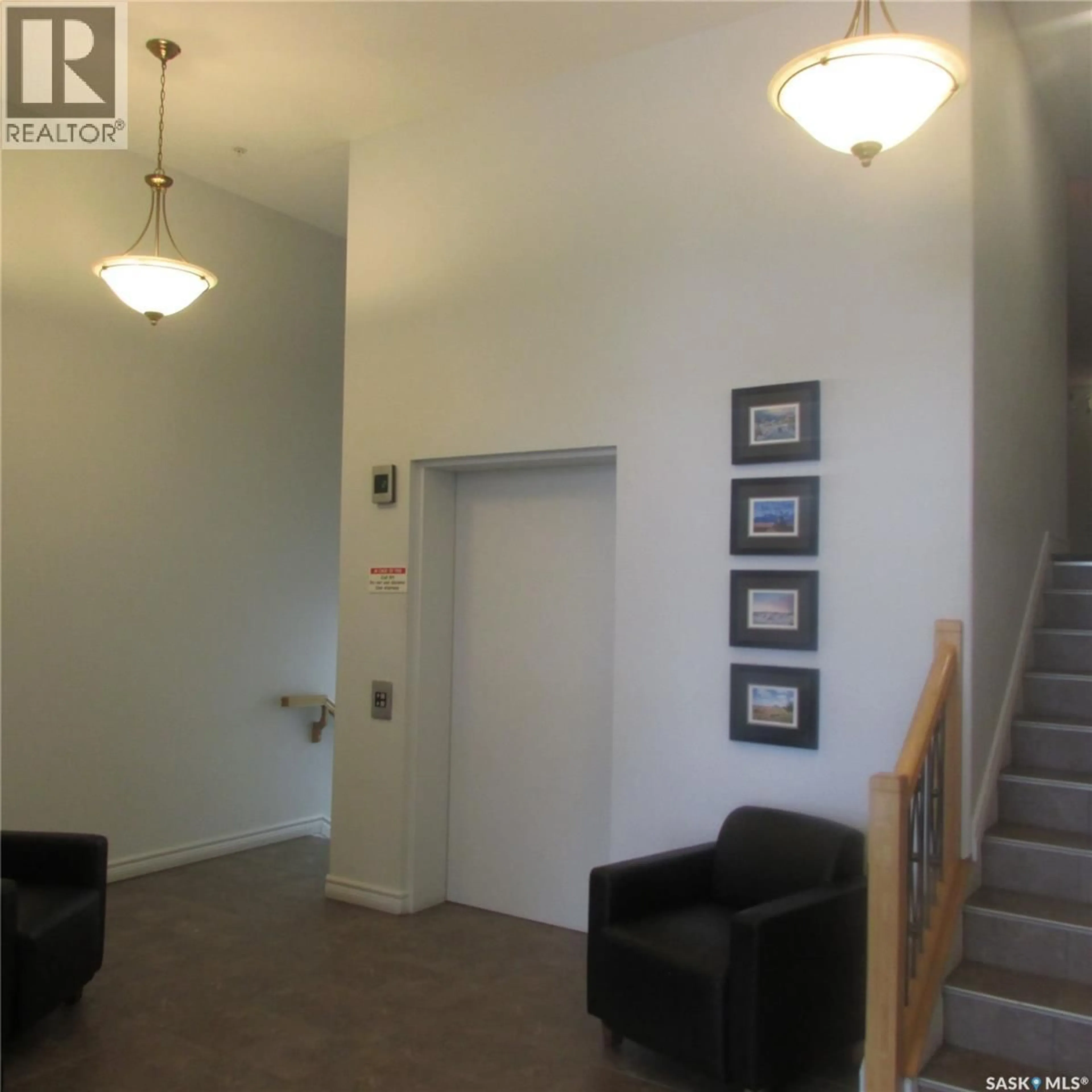 Indoor foyer for 213 2600 ARENS ROAD, Regina Saskatchewan S4V3A7