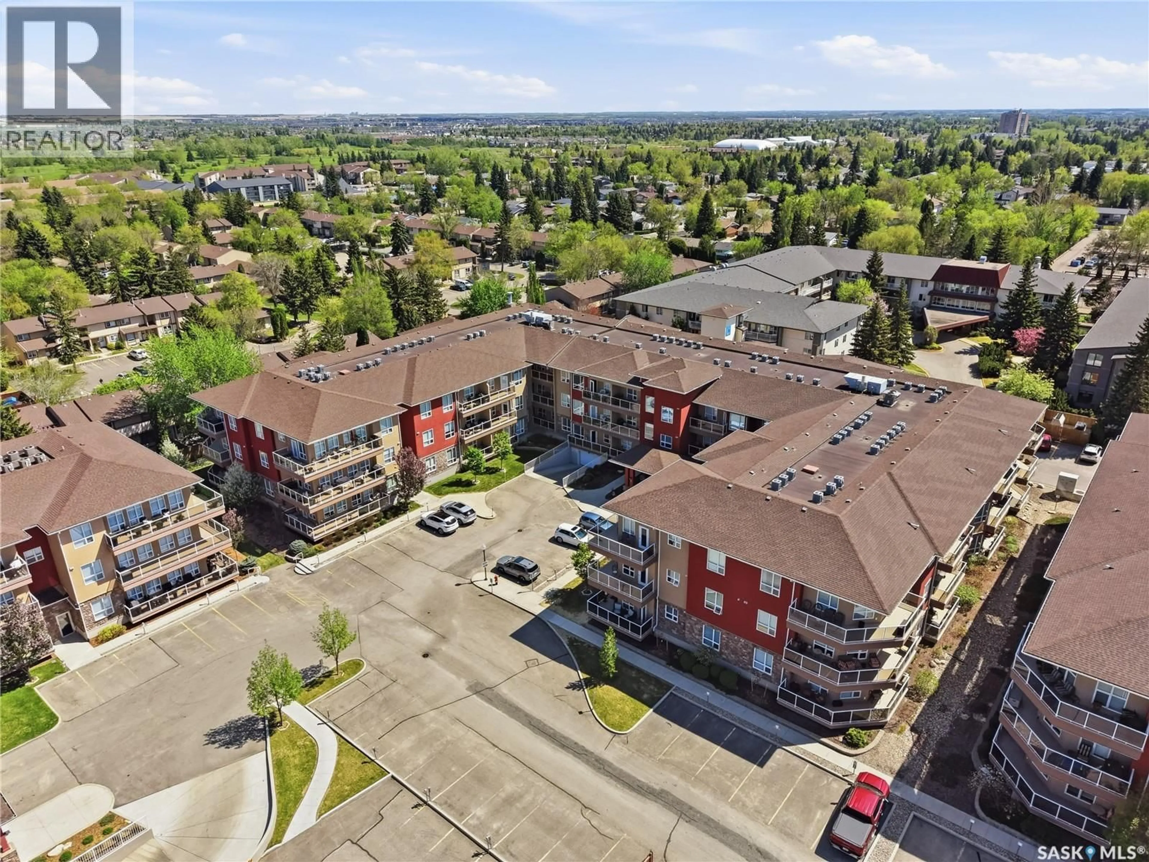 A pic from outside/outdoor area/front of a property/back of a property/a pic from drone, unknown for 305 - 1025 MOSS AVENUE, Saskatoon Saskatchewan S7H5A6