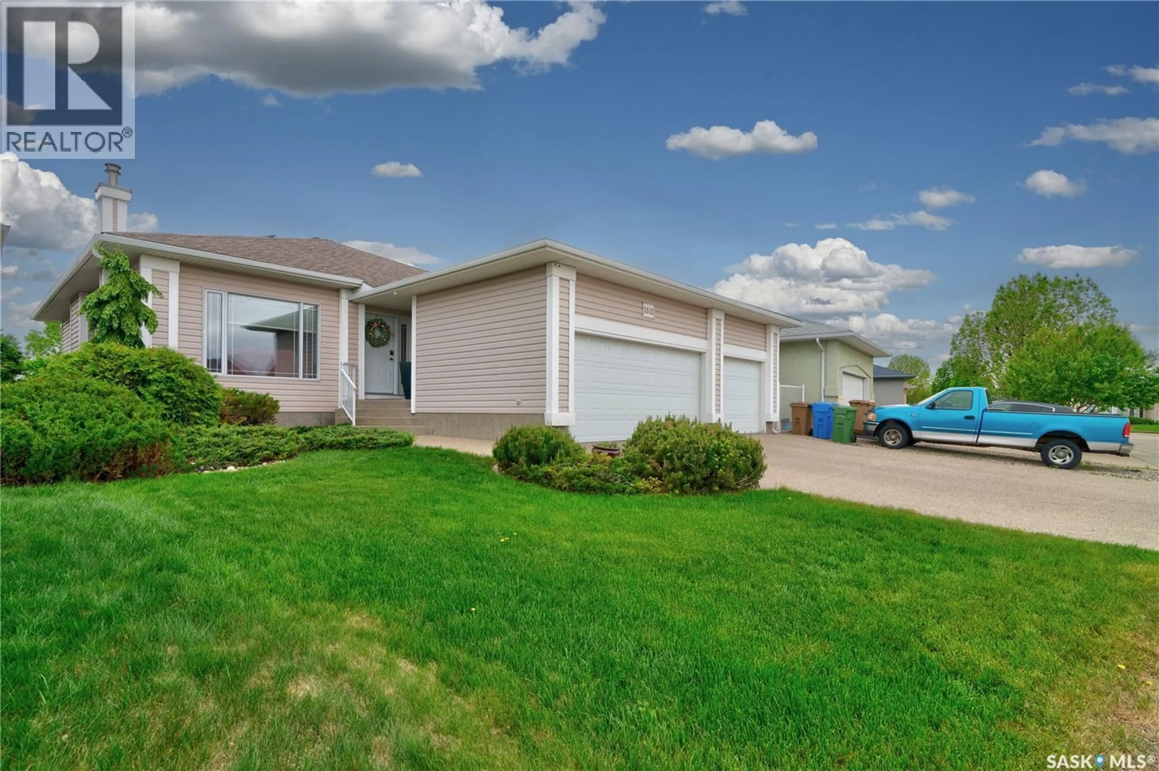 Home with vinyl exterior material, unknown for 3511 BISHOP CRESCENT, Regina Saskatchewan S4Z1A6