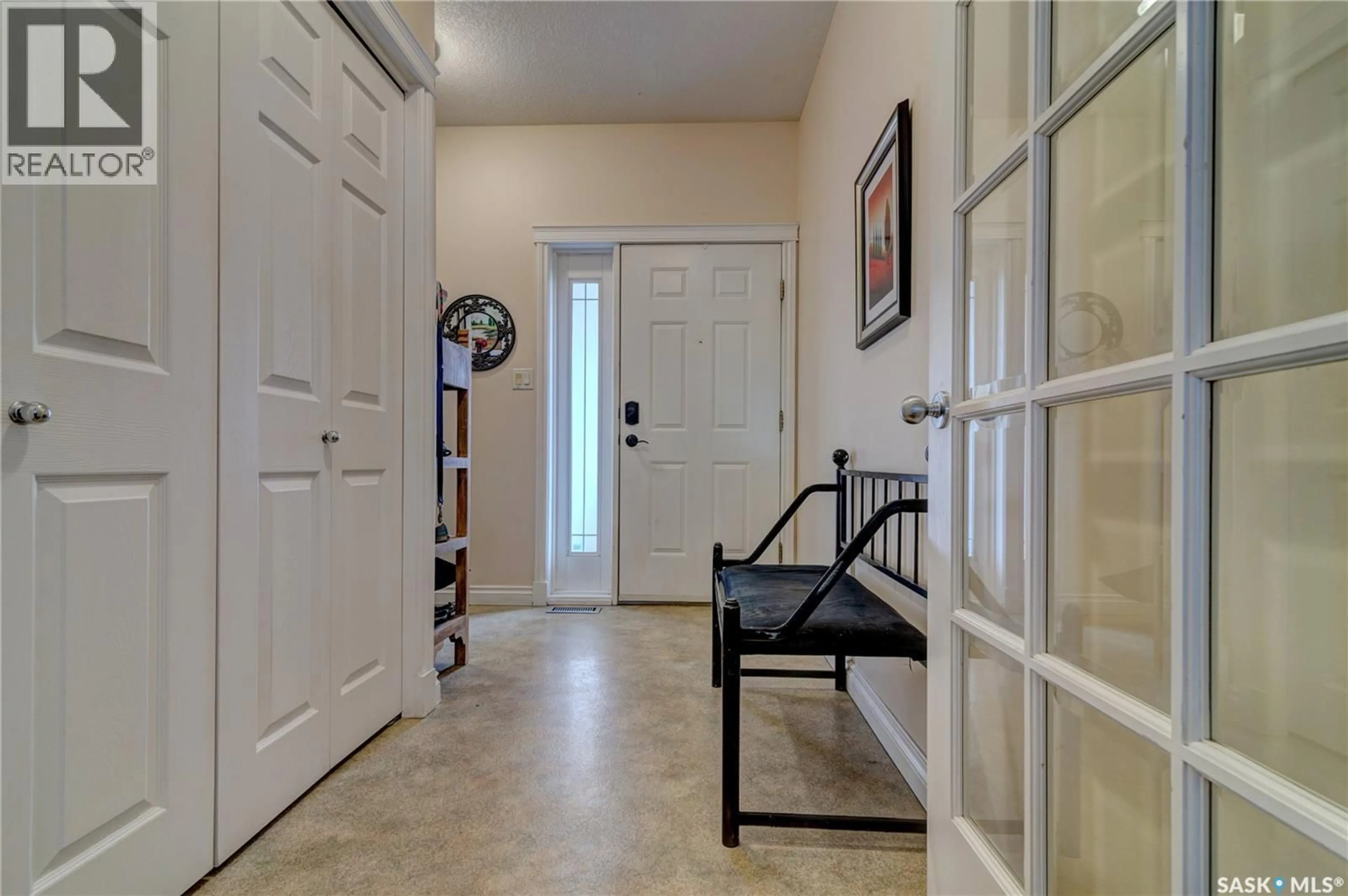 Indoor entryway for 3511 BISHOP CRESCENT, Regina Saskatchewan S4Z1A6