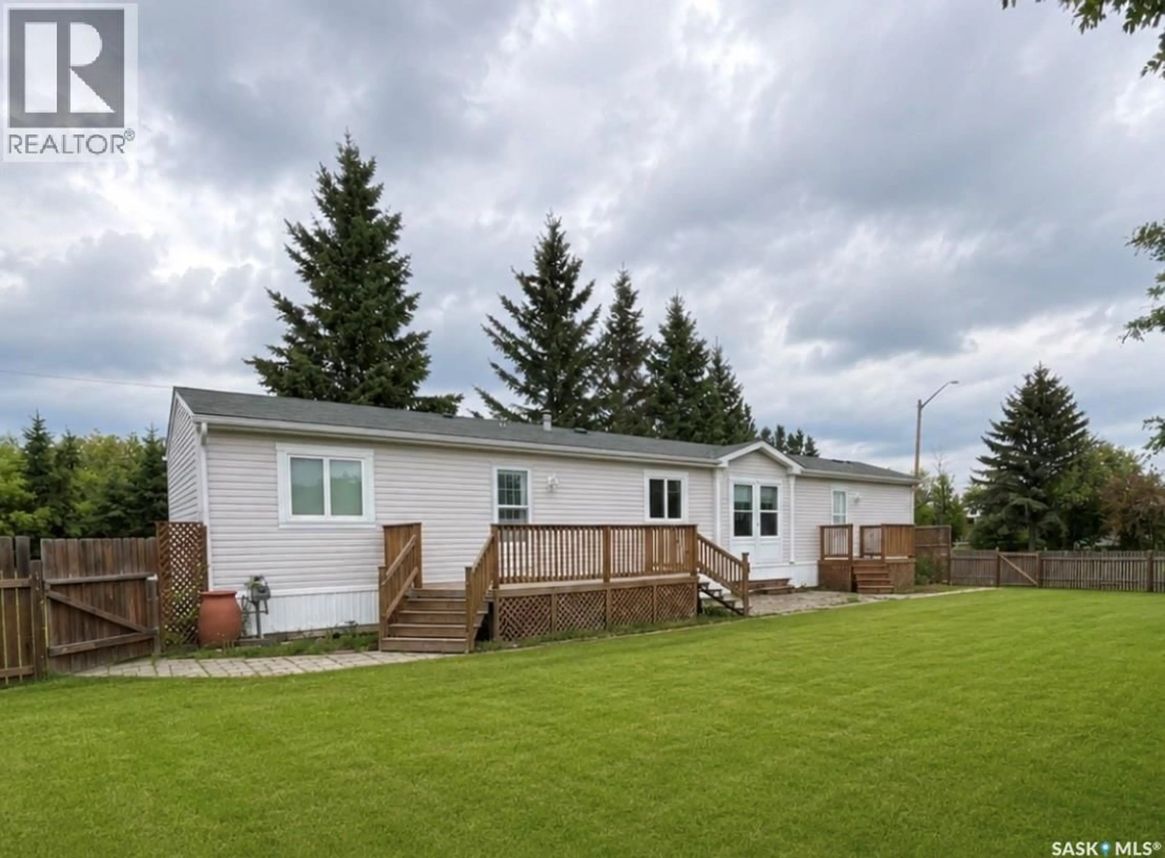 A pic from outside/outdoor area/front of a property/back of a property/a pic from drone, unknown for 309 2ND AVENUE NW, Goodsoil Saskatchewan S0M1A0