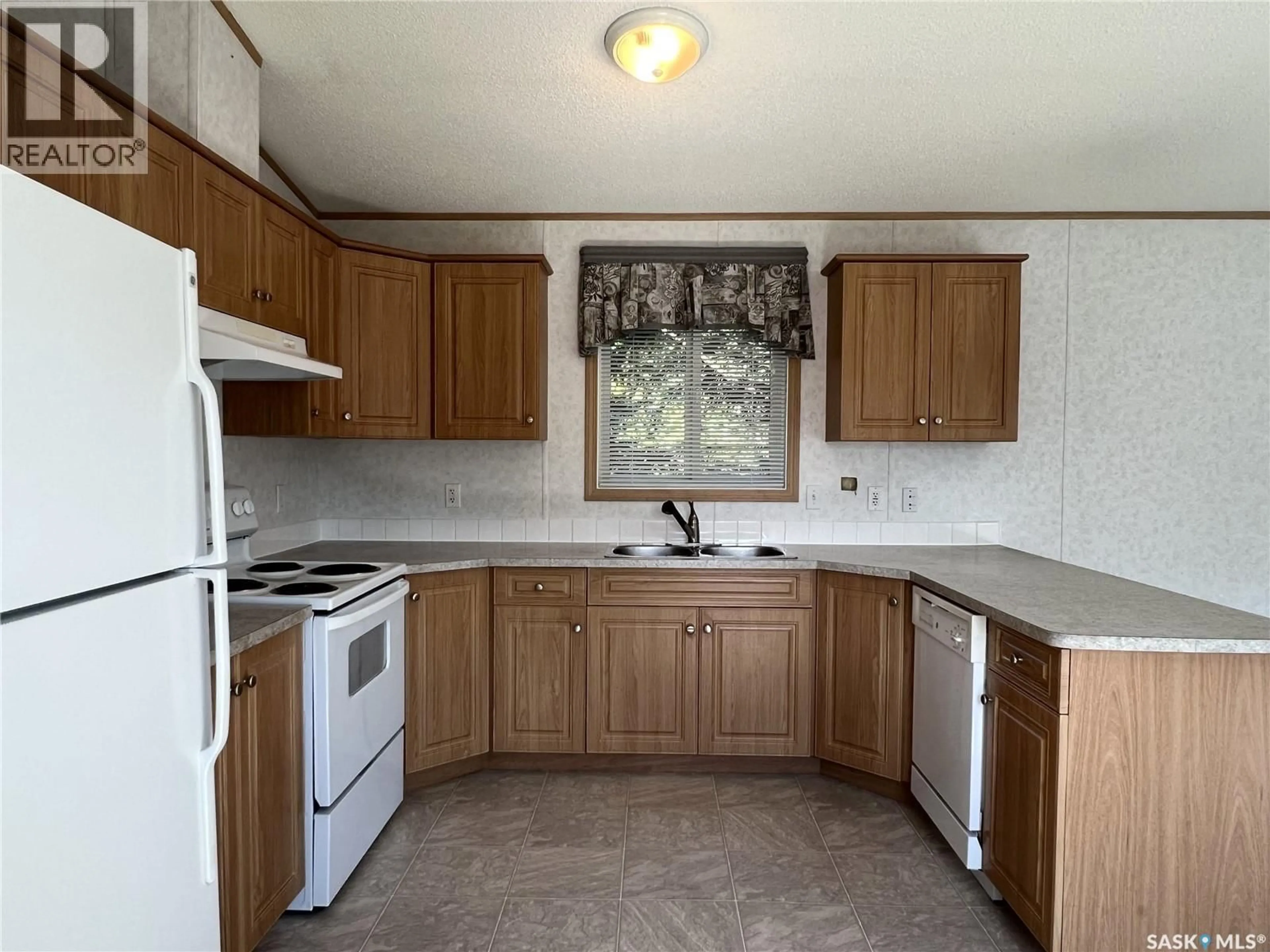 Standard kitchen, unknown for 309 2ND AVENUE NW, Goodsoil Saskatchewan S0M1A0