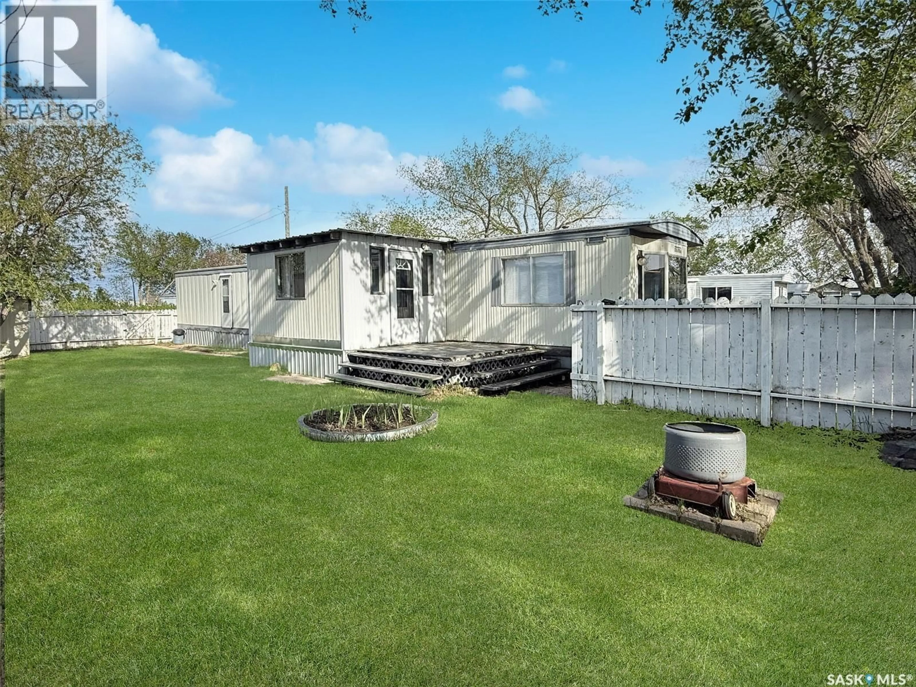 A pic from outside/outdoor area/front of a property/back of a property/a pic from drone, unknown for 10 PRAIRIE SUN COURT, Swift Current Saskatchewan S9H3X6