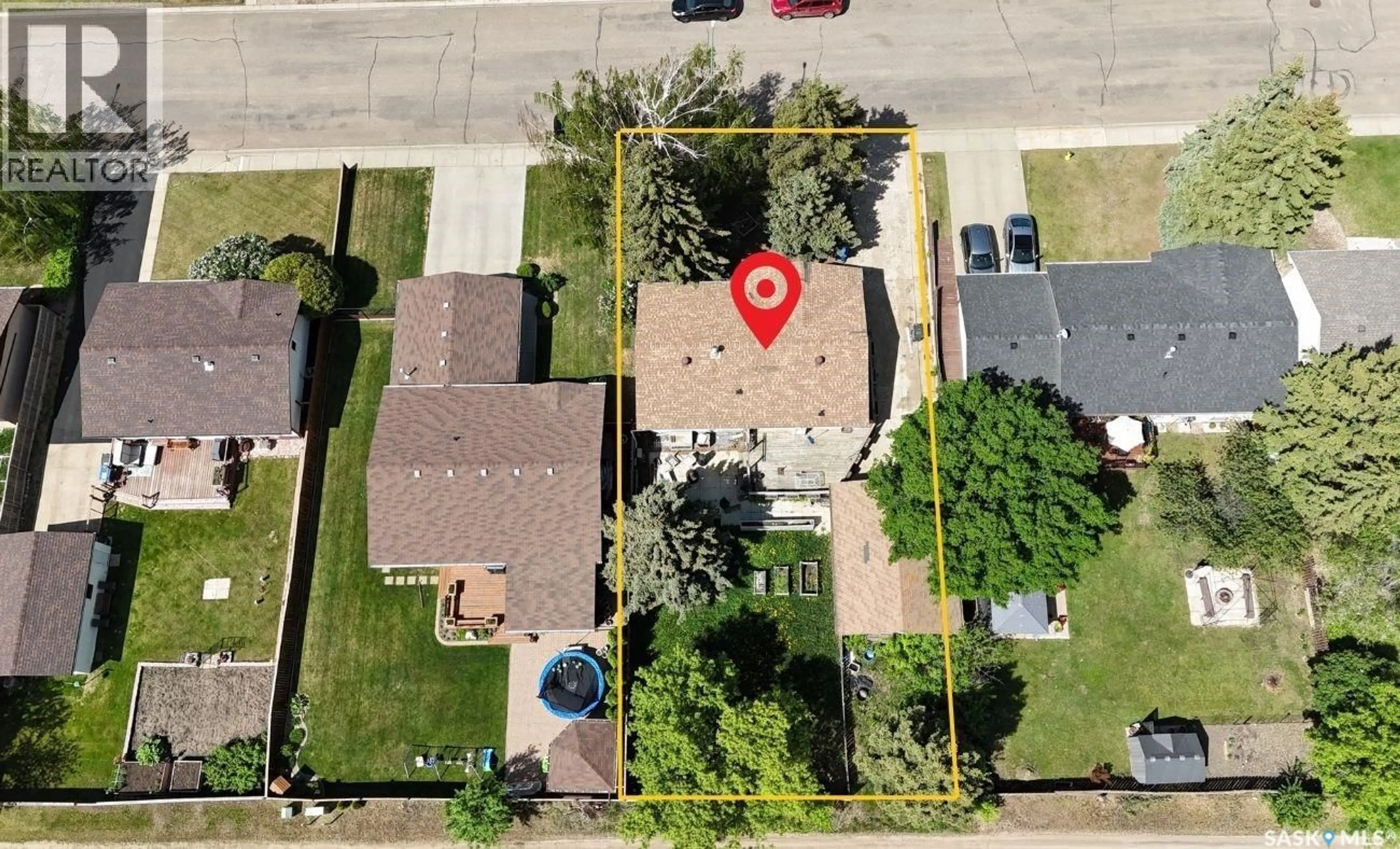 A pic from outside/outdoor area/front of a property/back of a property/a pic from drone, street for 2472 ROSS CRESCENT, North Battleford Saskatchewan S9A3R3
