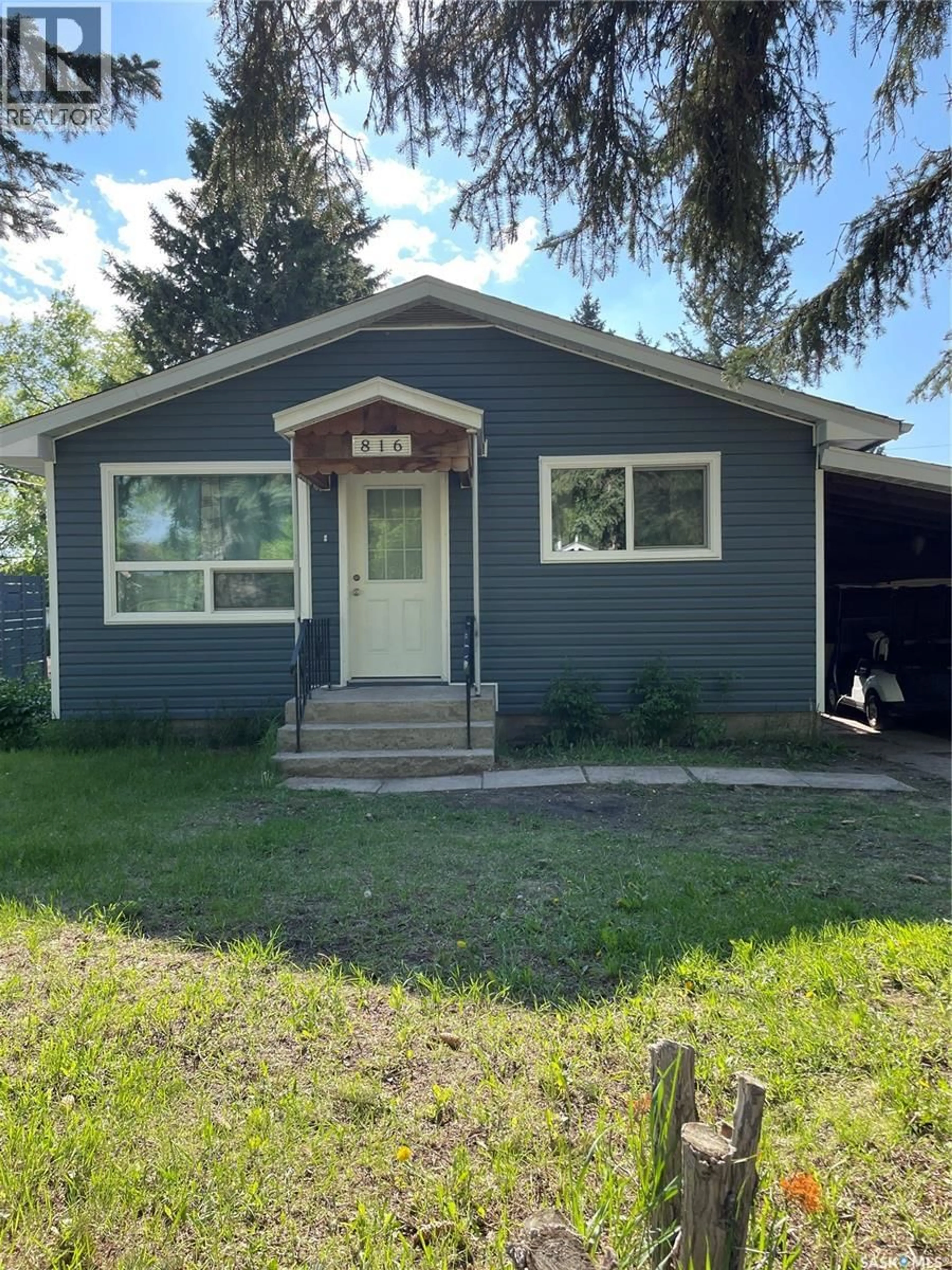 Home with vinyl exterior material, street for 816 SOUTHESK STREET, Whitewood Saskatchewan S0G5C0