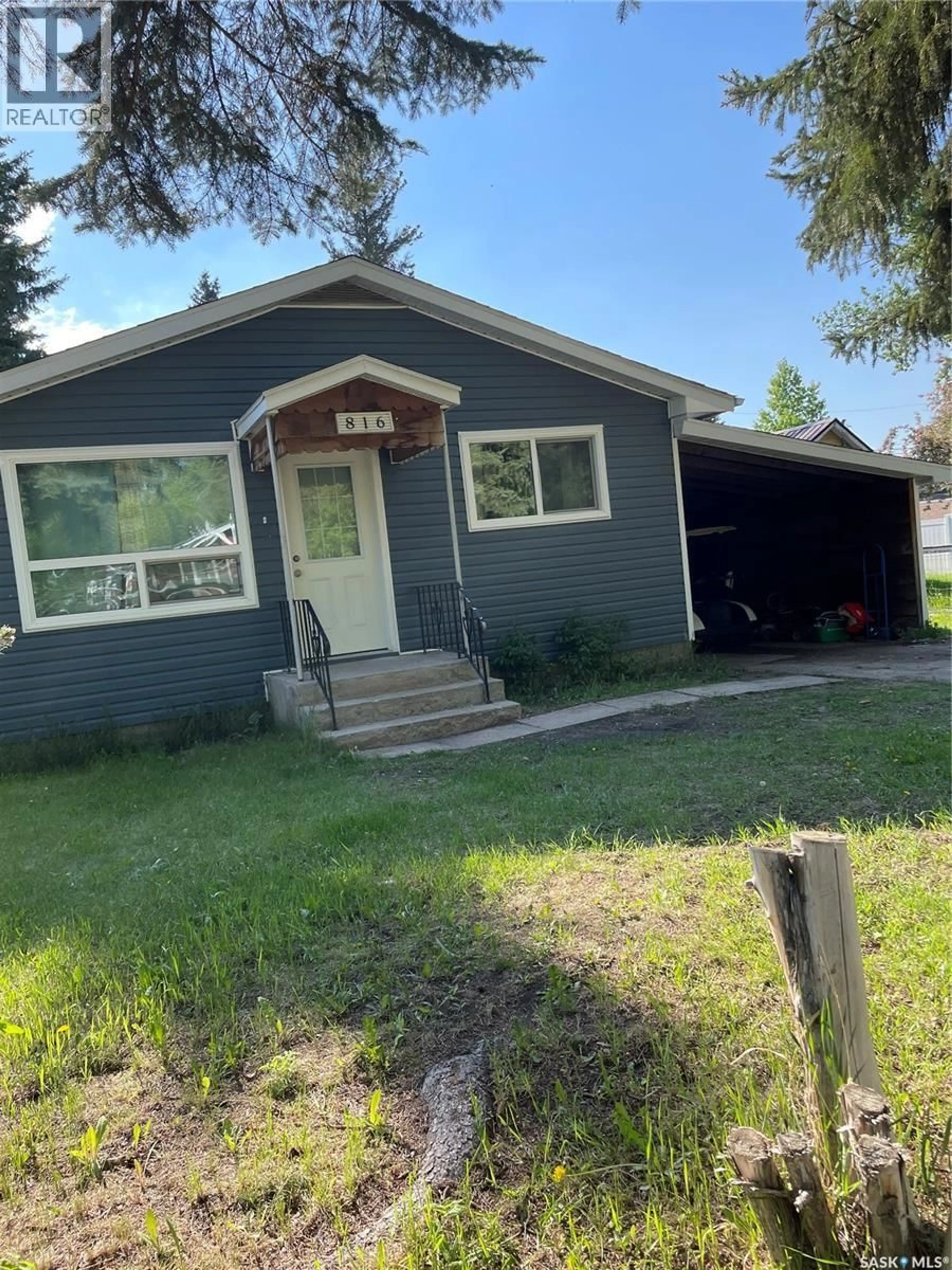 Home with vinyl exterior material, street for 816 SOUTHESK STREET, Whitewood Saskatchewan S0G5C0