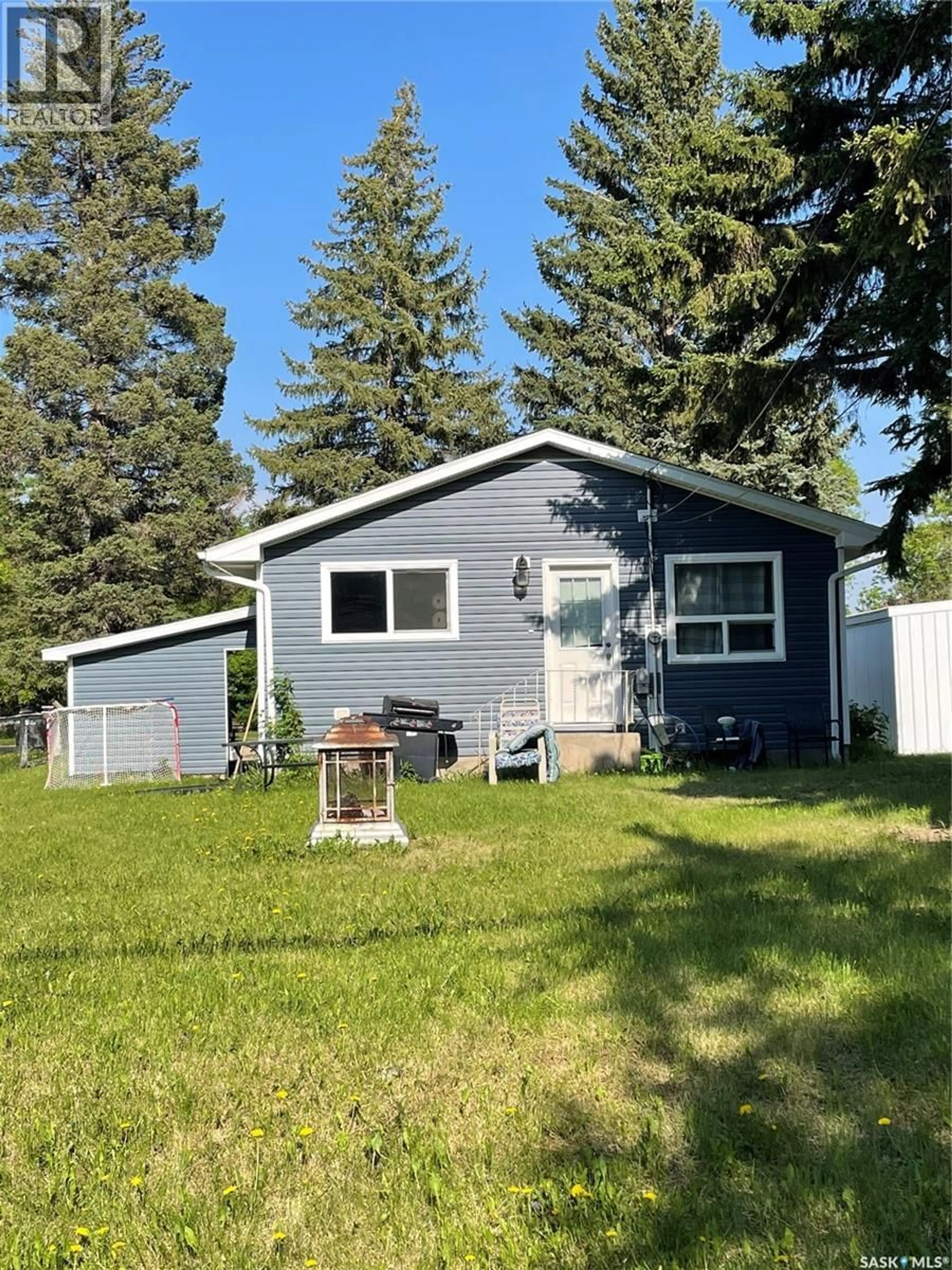 Home with vinyl exterior material, street for 816 SOUTHESK STREET, Whitewood Saskatchewan S0G5C0