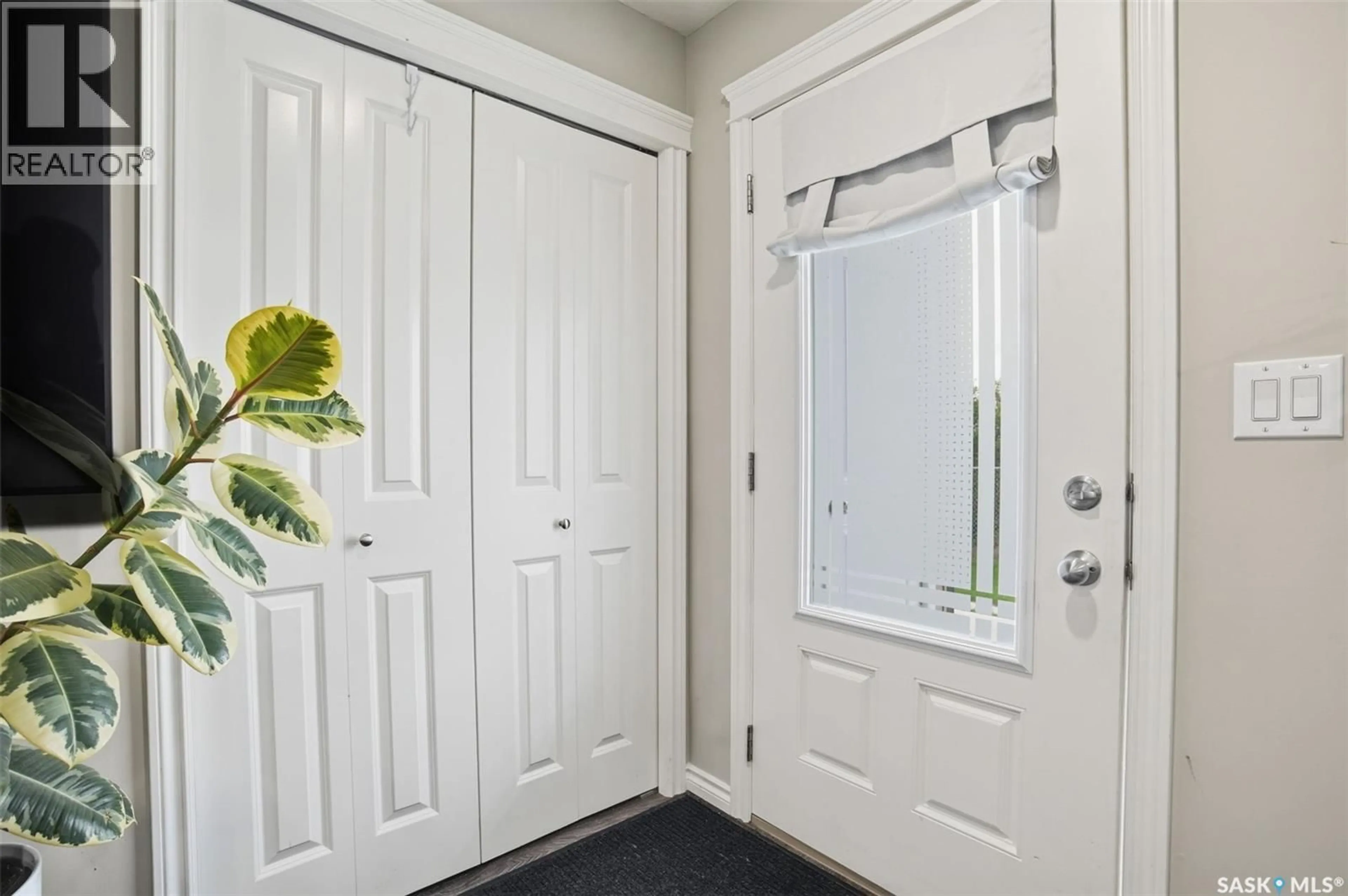 Indoor entryway for 306 - 110 AKHTAR BEND, Saskatoon Saskatchewan S7W0Y9