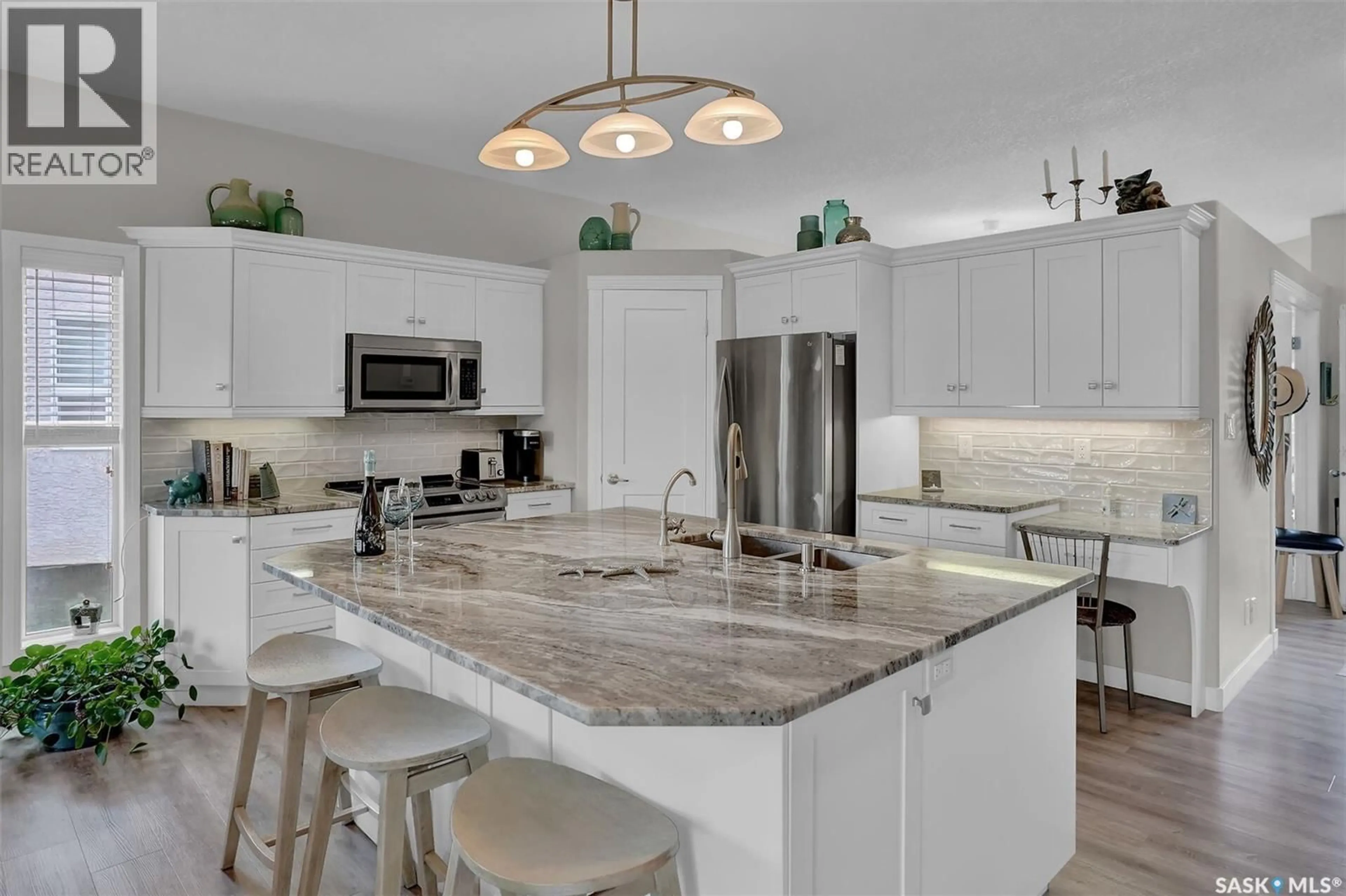 Open concept kitchen, ceramic/tile floor for E - 3320 BUCKINGHAM DRIVE, Regina Saskatchewan S4V2S8