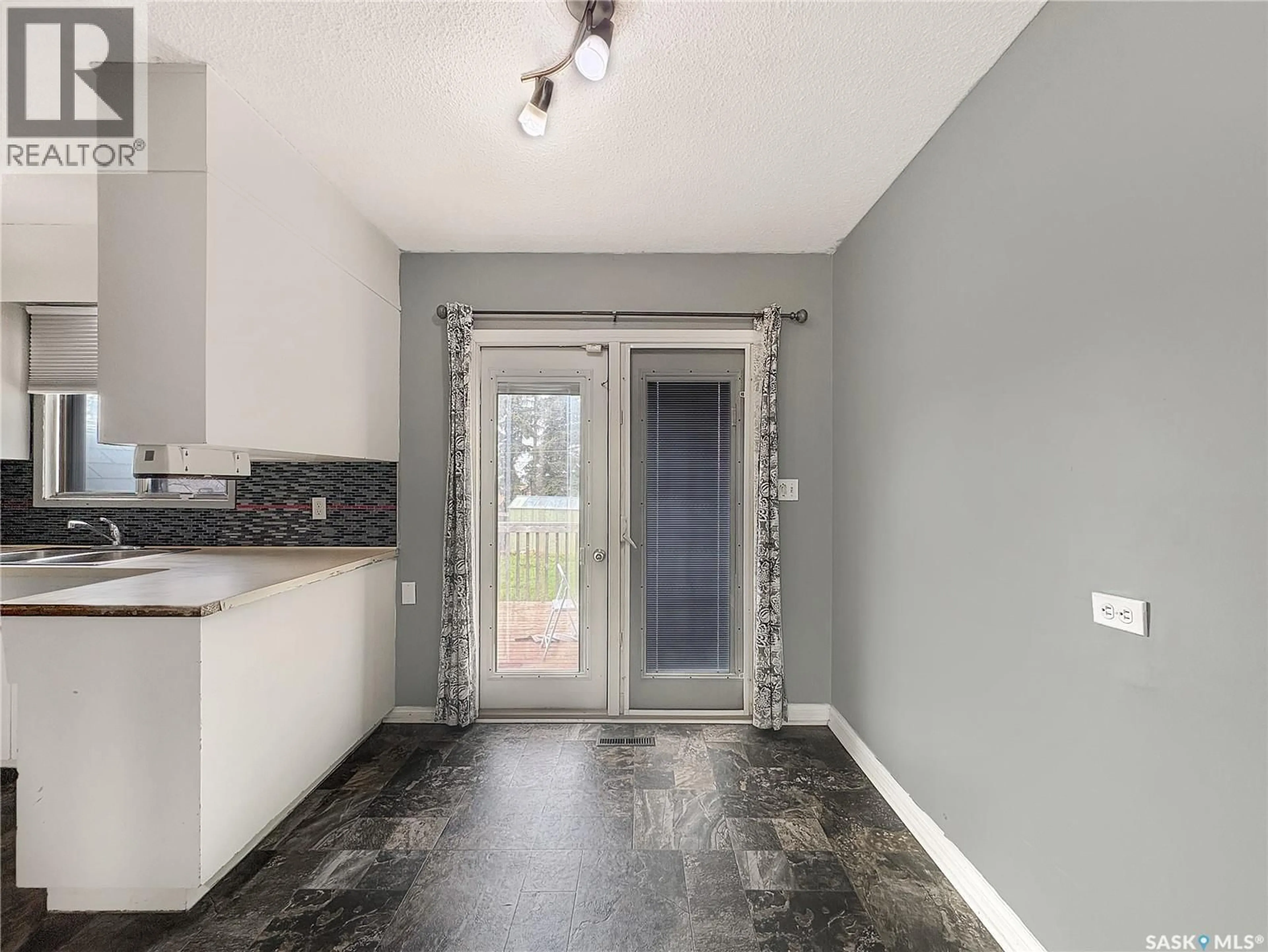 Unknown for 571 101ST STREET, North Battleford Saskatchewan S9A0Y5