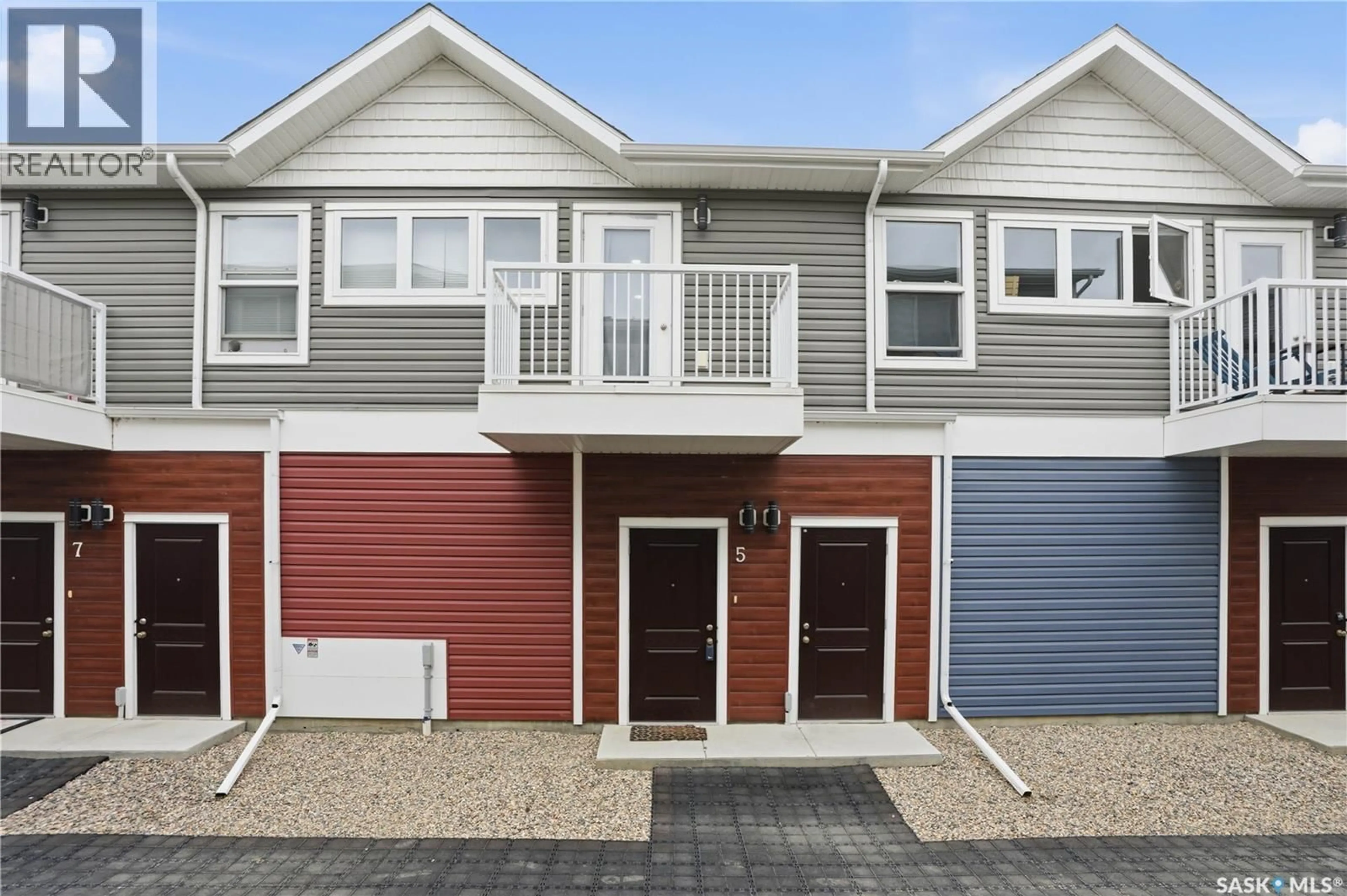 Home with vinyl exterior material, street for S - 5 401 L AVENUE, Saskatoon Saskatchewan S7M5Y6
