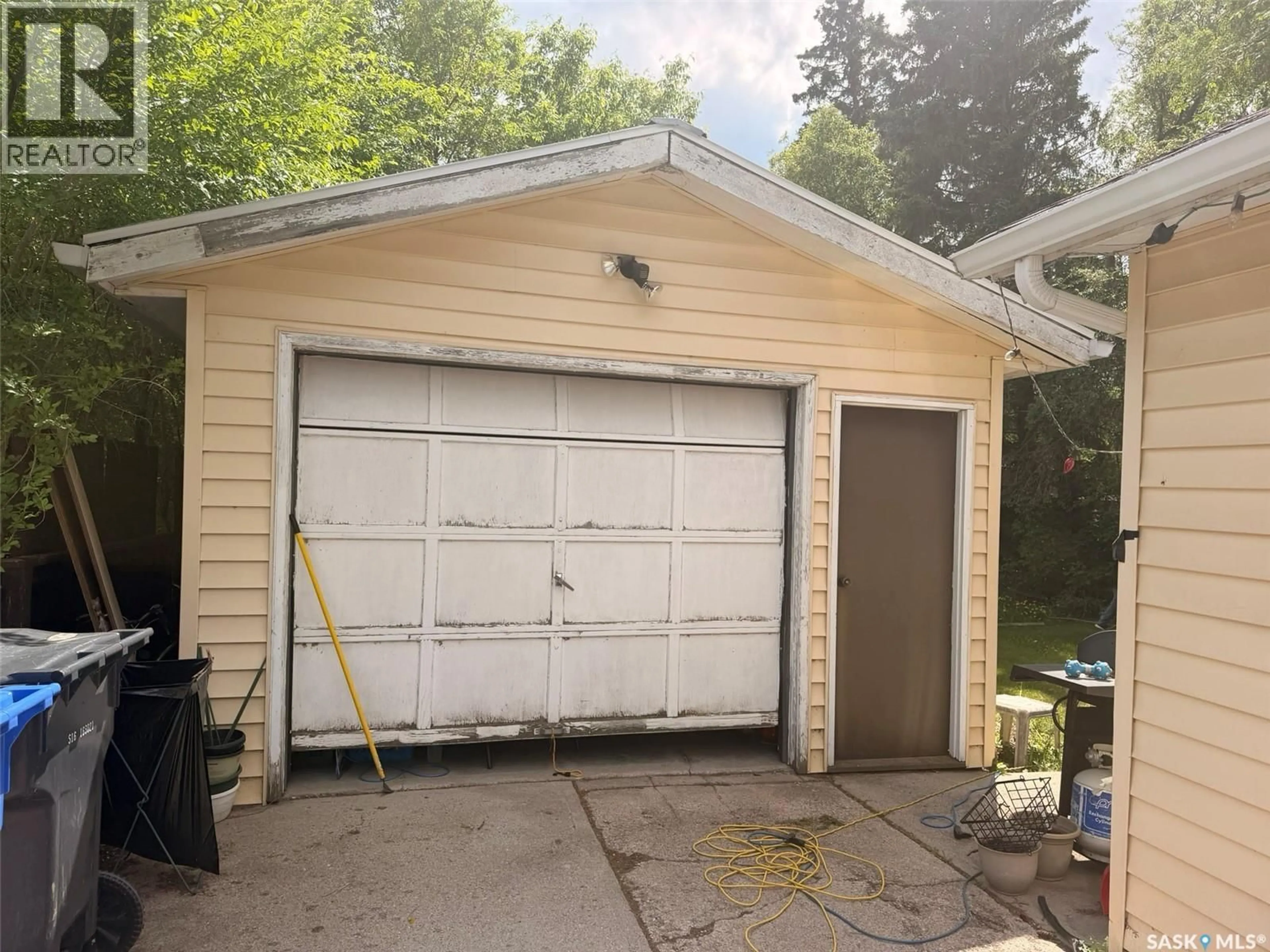 Indoor garage for 115 SOUTH AVENUE W, Hafford Saskatchewan S0J1A0