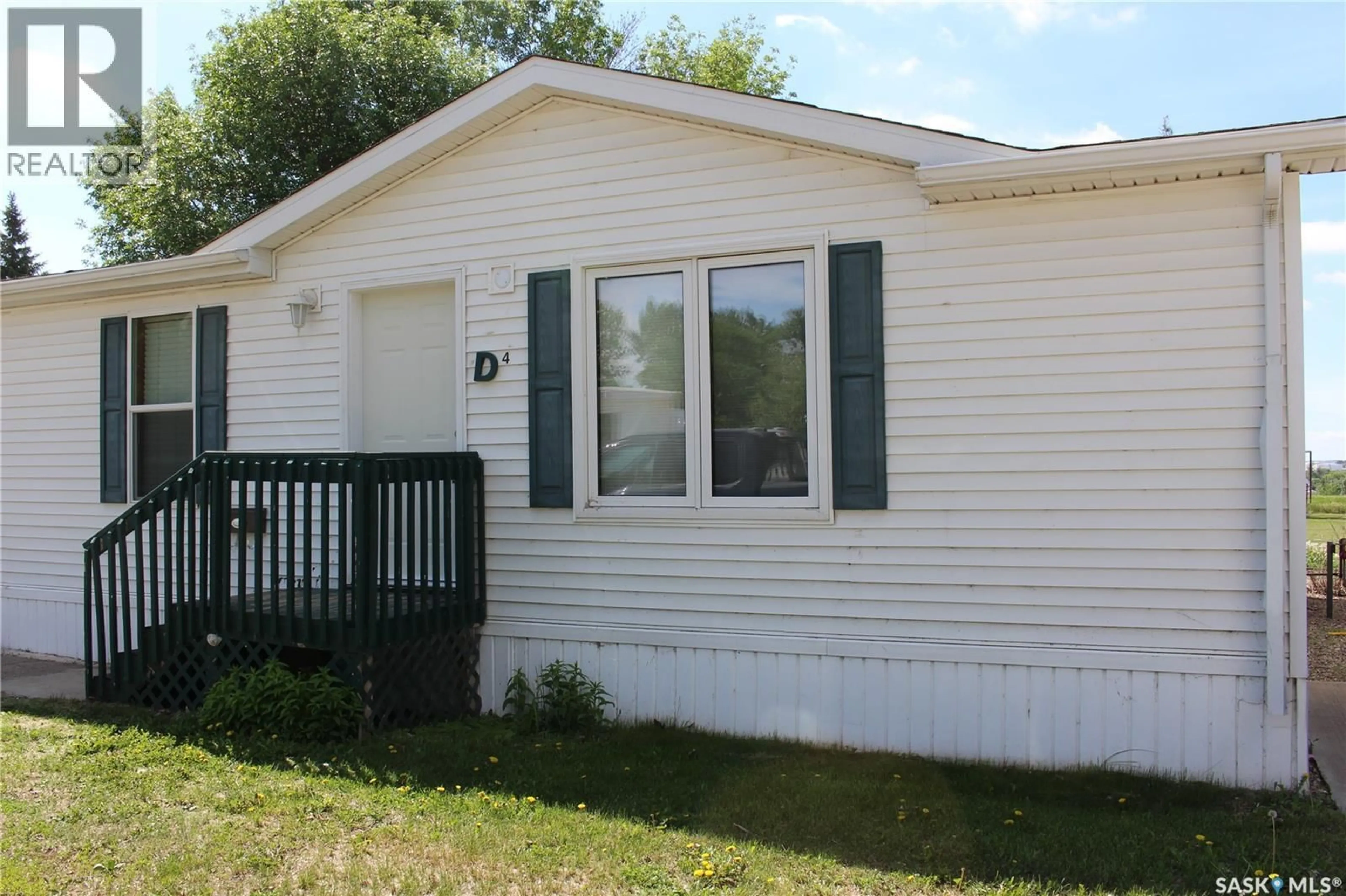 Home with vinyl exterior material, unknown for D4 - 1295 9TH AVENUE, Moose Jaw Saskatchewan S6J1C5