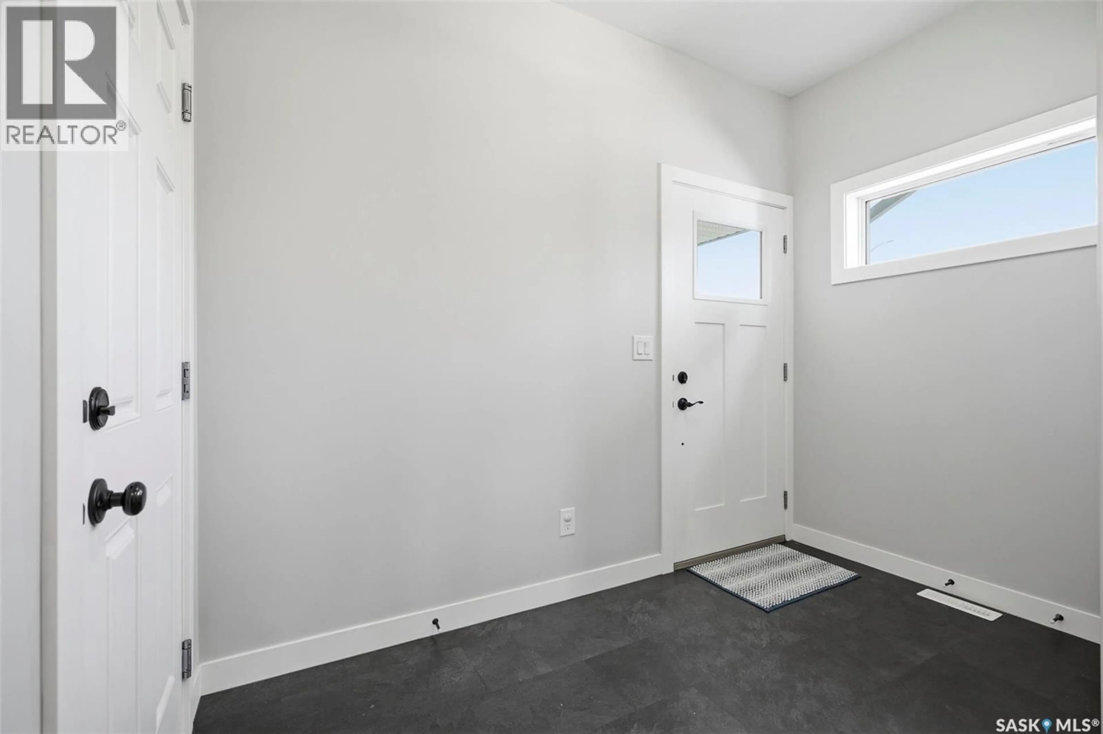 Indoor entryway for 422 KEITH TURN, Saskatoon Saskatchewan S7V0X8
