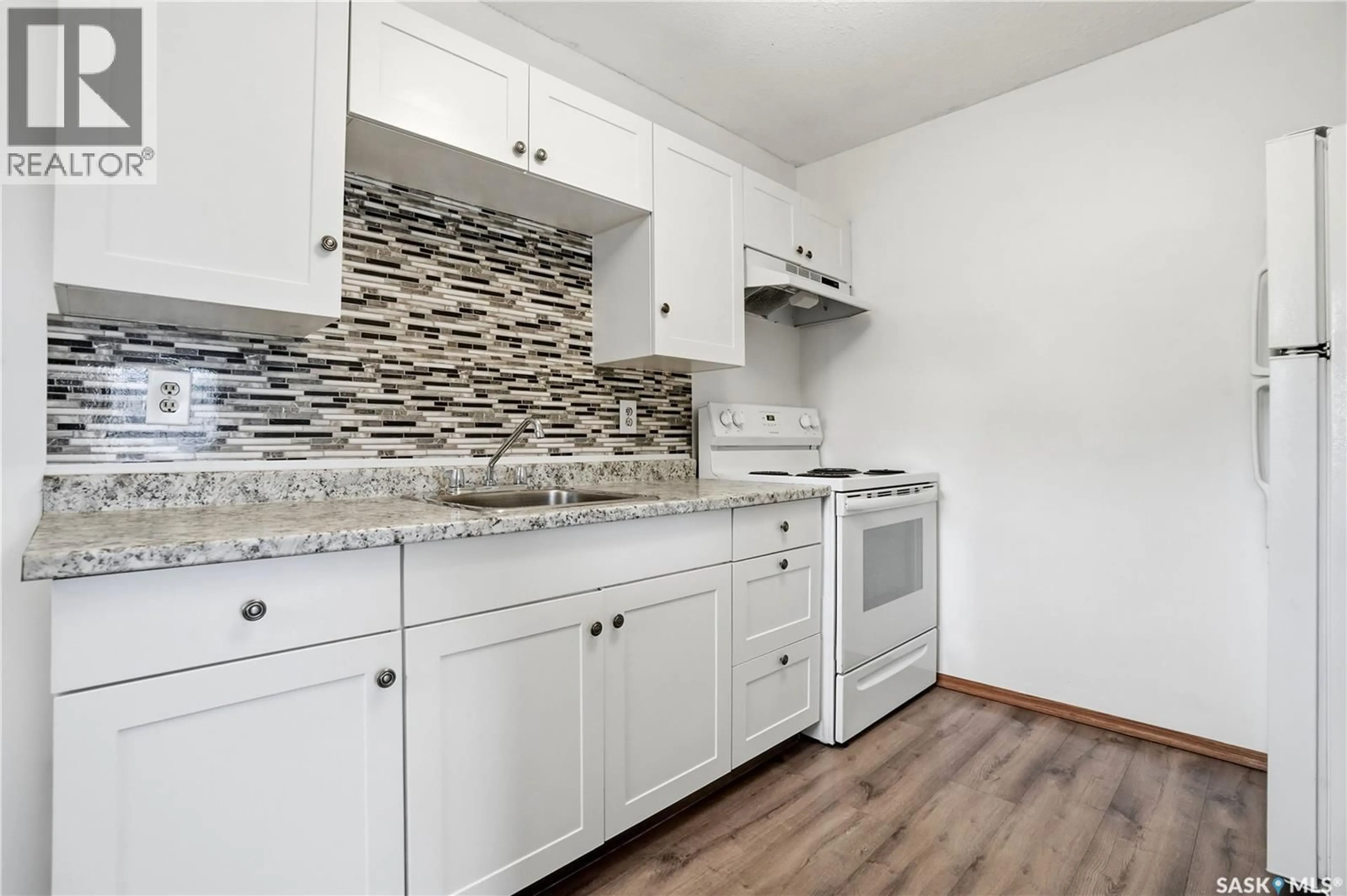 Standard kitchen, unknown for 105 - 2511 NEFF ROAD, Regina Saskatchewan S4V1C1