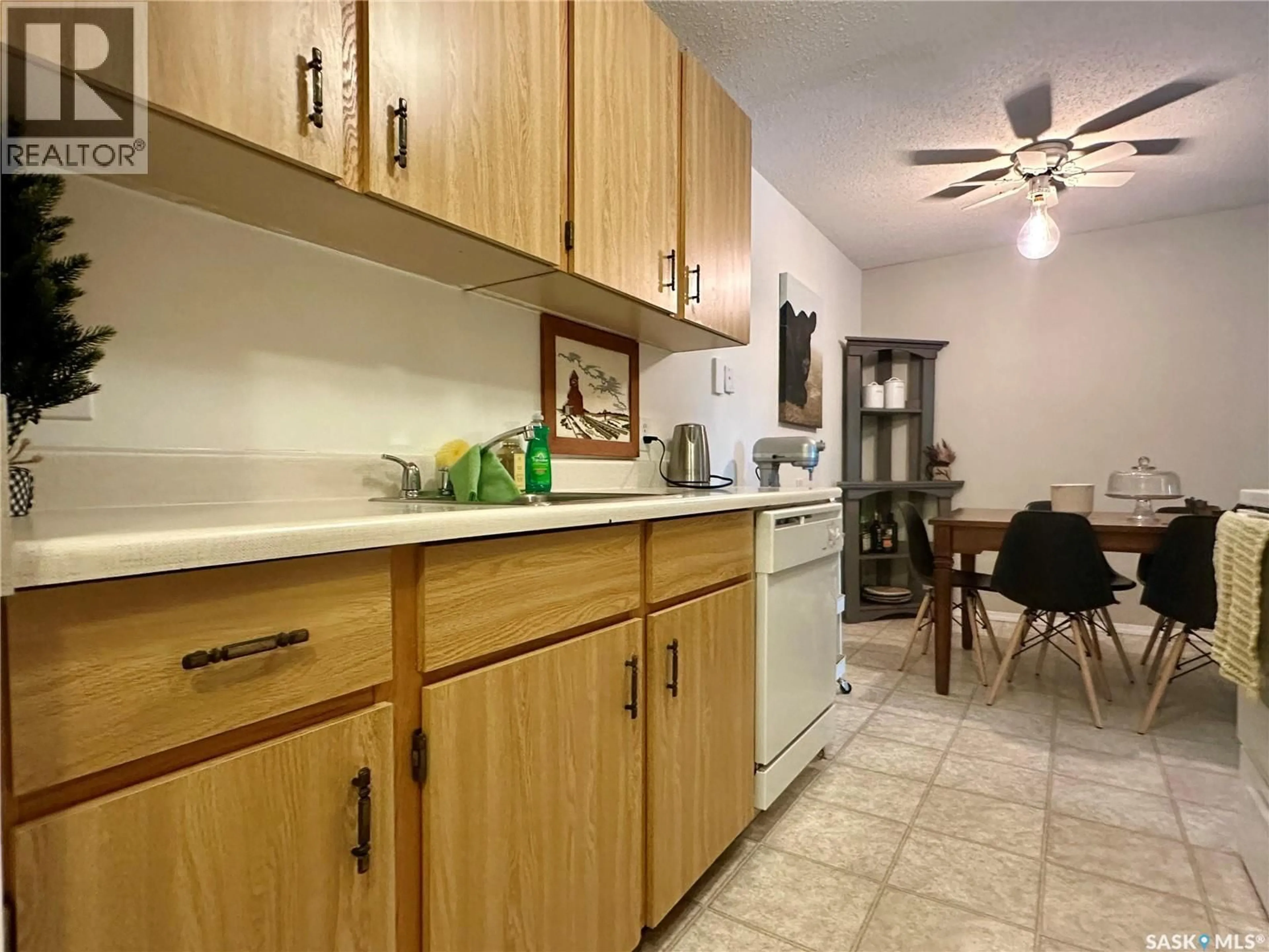 Standard kitchen, unknown for 226 510 PRAIRIE AVENUE, Saskatoon Saskatchewan S7N2V4