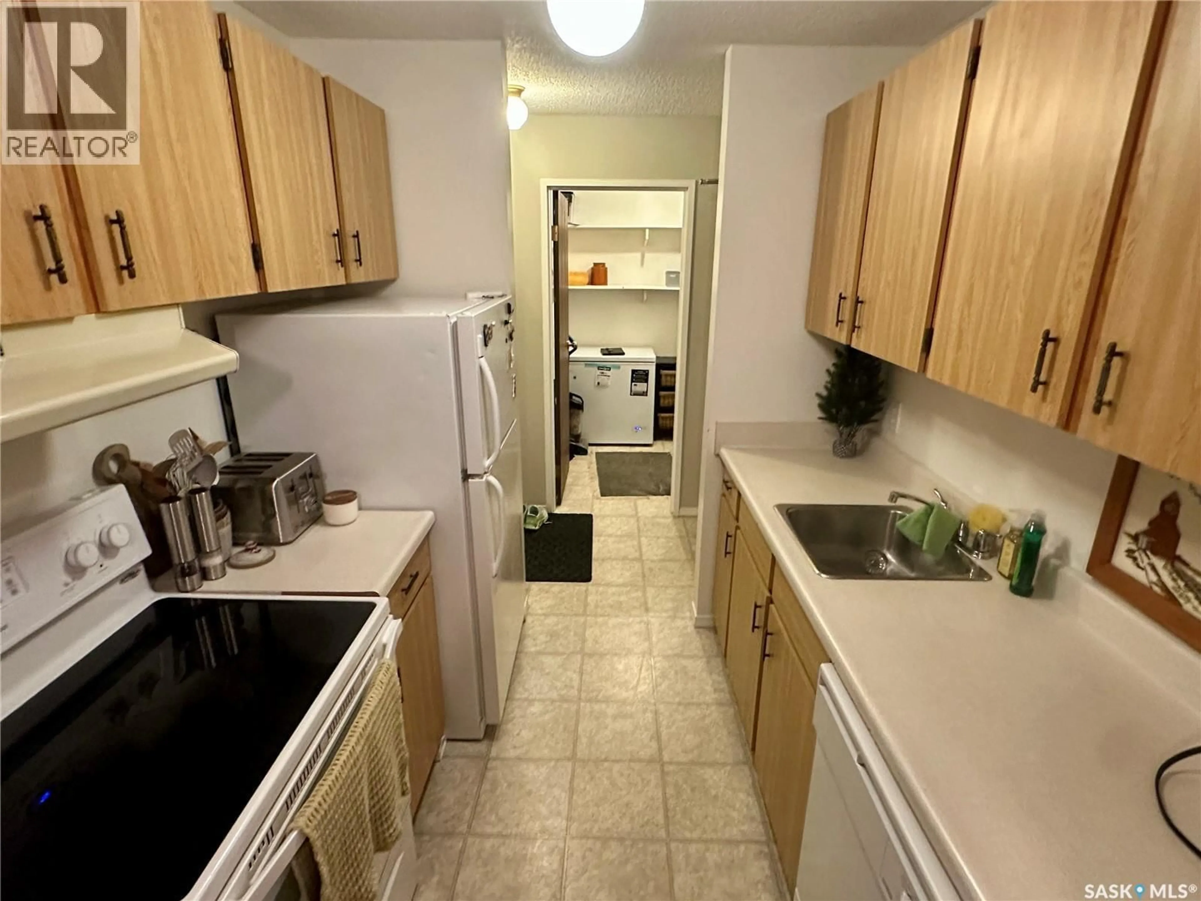 Standard kitchen, unknown for 226 510 PRAIRIE AVENUE, Saskatoon Saskatchewan S7N2V4